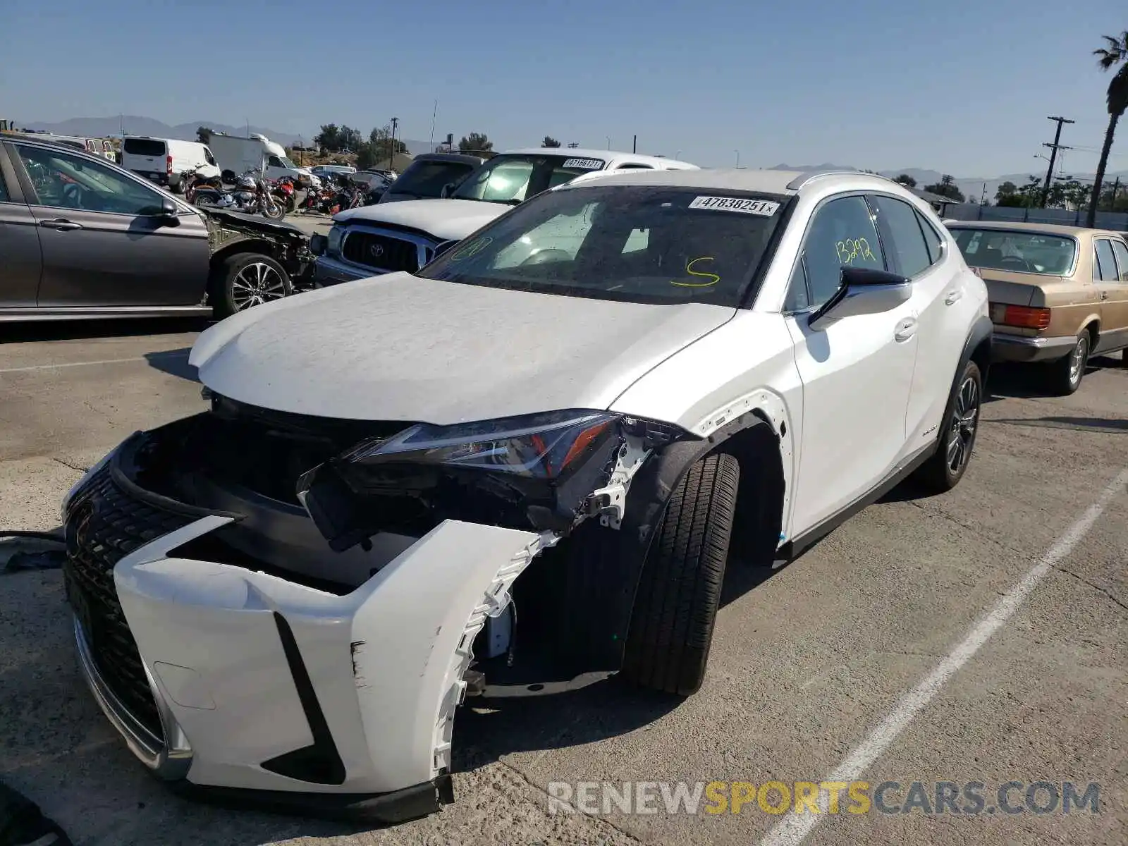 2 Фотография поврежденного автомобиля JTHX9JBH0L2036713 LEXUS UX 250H 2020