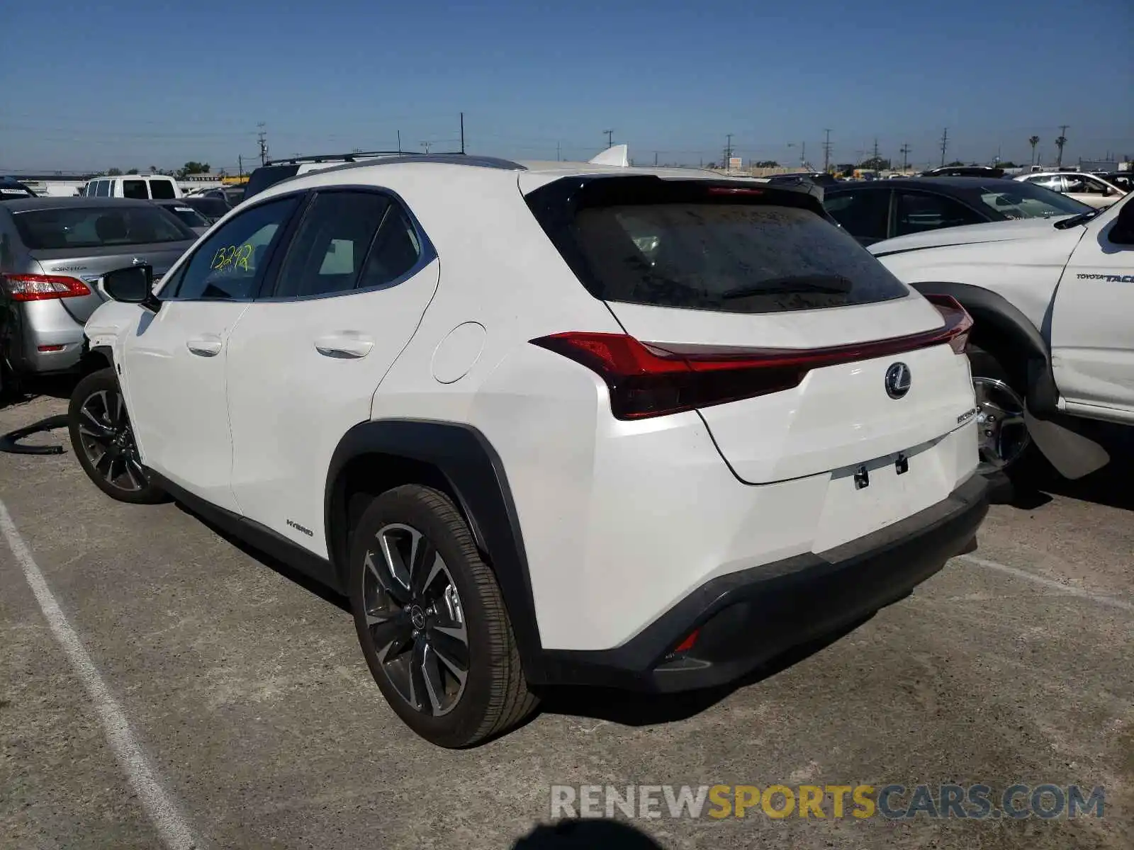 3 Фотография поврежденного автомобиля JTHX9JBH0L2036713 LEXUS UX 250H 2020