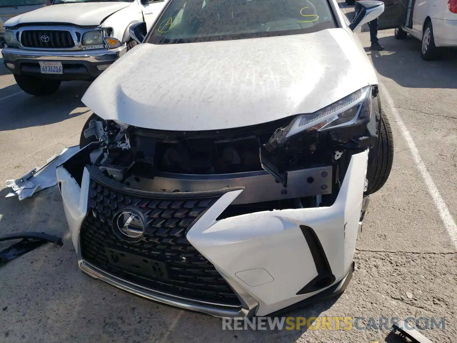 9 Фотография поврежденного автомобиля JTHX9JBH0L2036713 LEXUS UX 250H 2020