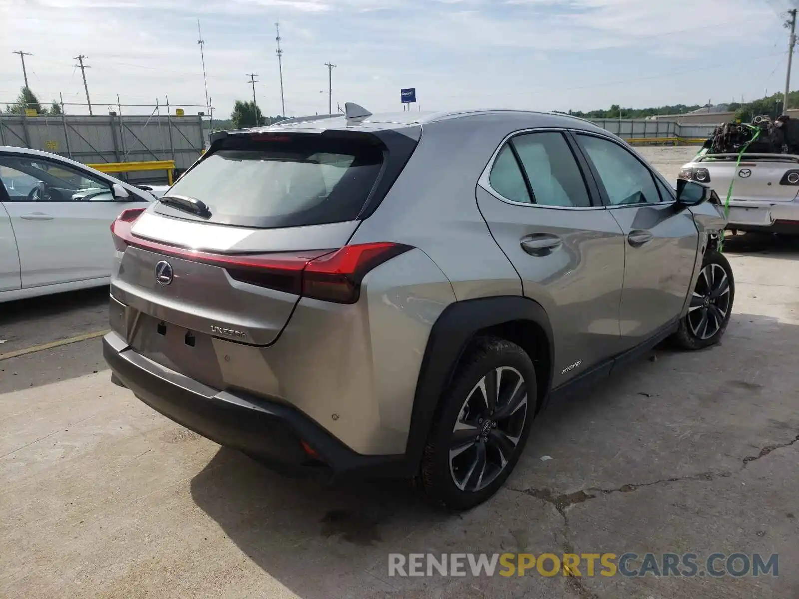 4 Фотография поврежденного автомобиля JTHX9JBH3L2036298 LEXUS UX 250H 2020