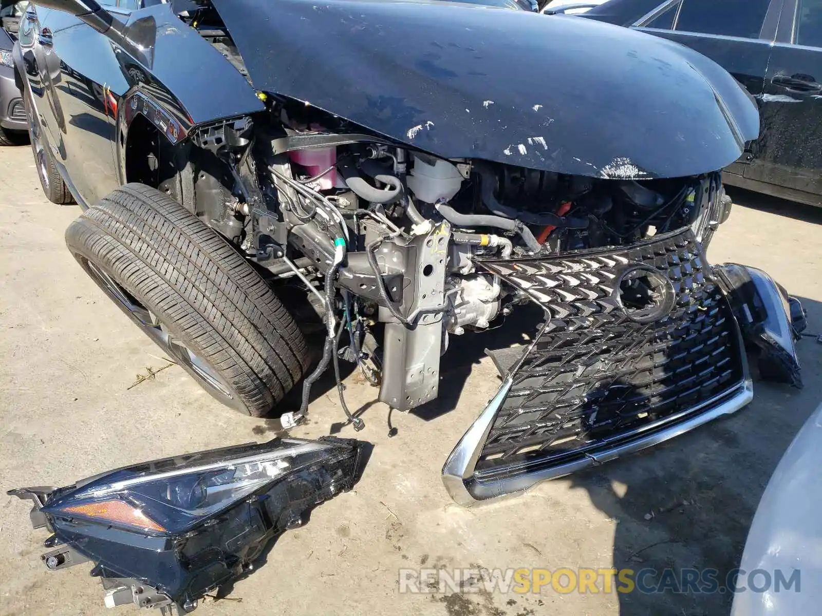 9 Фотография поврежденного автомобиля JTHX9JBH7L2035977 LEXUS UX 250H 2020