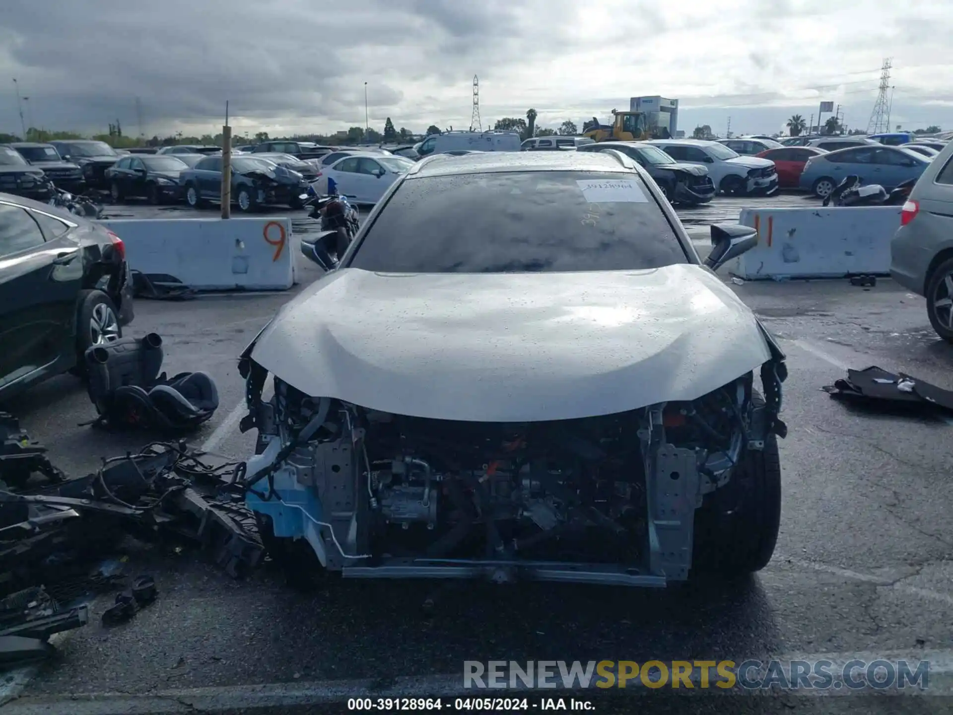13 Фотография поврежденного автомобиля JTHE9JBH5M2043603 LEXUS UX 250H 2021
