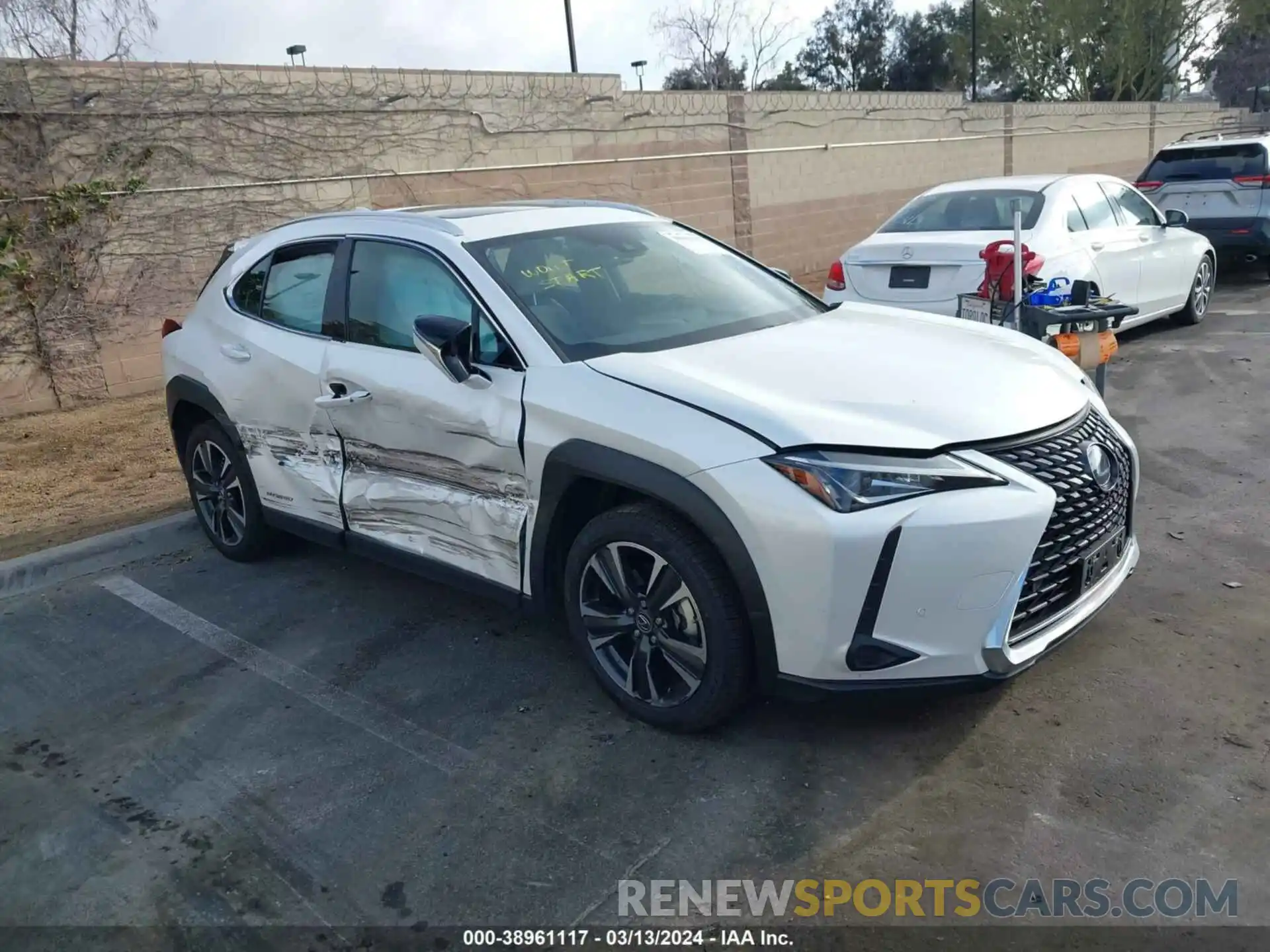 1 Фотография поврежденного автомобиля JTHX9JBHXN2062531 LEXUS UX 250H 2022