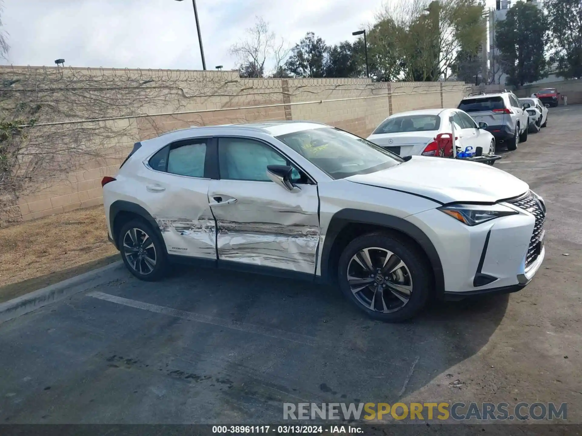 13 Фотография поврежденного автомобиля JTHX9JBHXN2062531 LEXUS UX 250H 2022