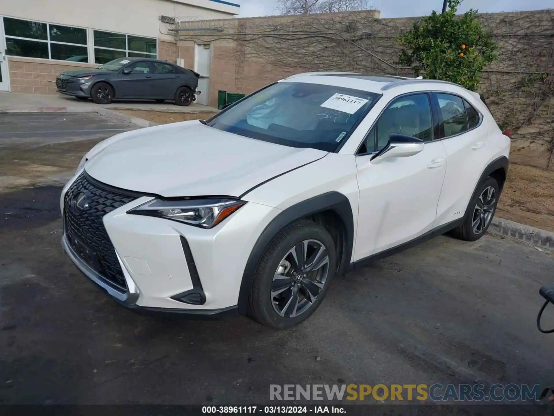 2 Фотография поврежденного автомобиля JTHX9JBHXN2062531 LEXUS UX 250H 2022