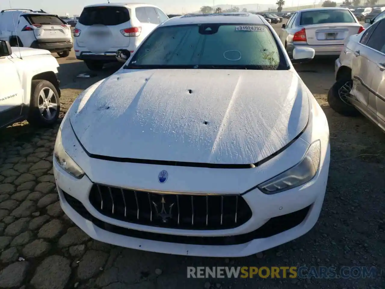 9 Photograph of a damaged car ZAM57XSA0K1314322 MASERATI ALL MODELS 2019