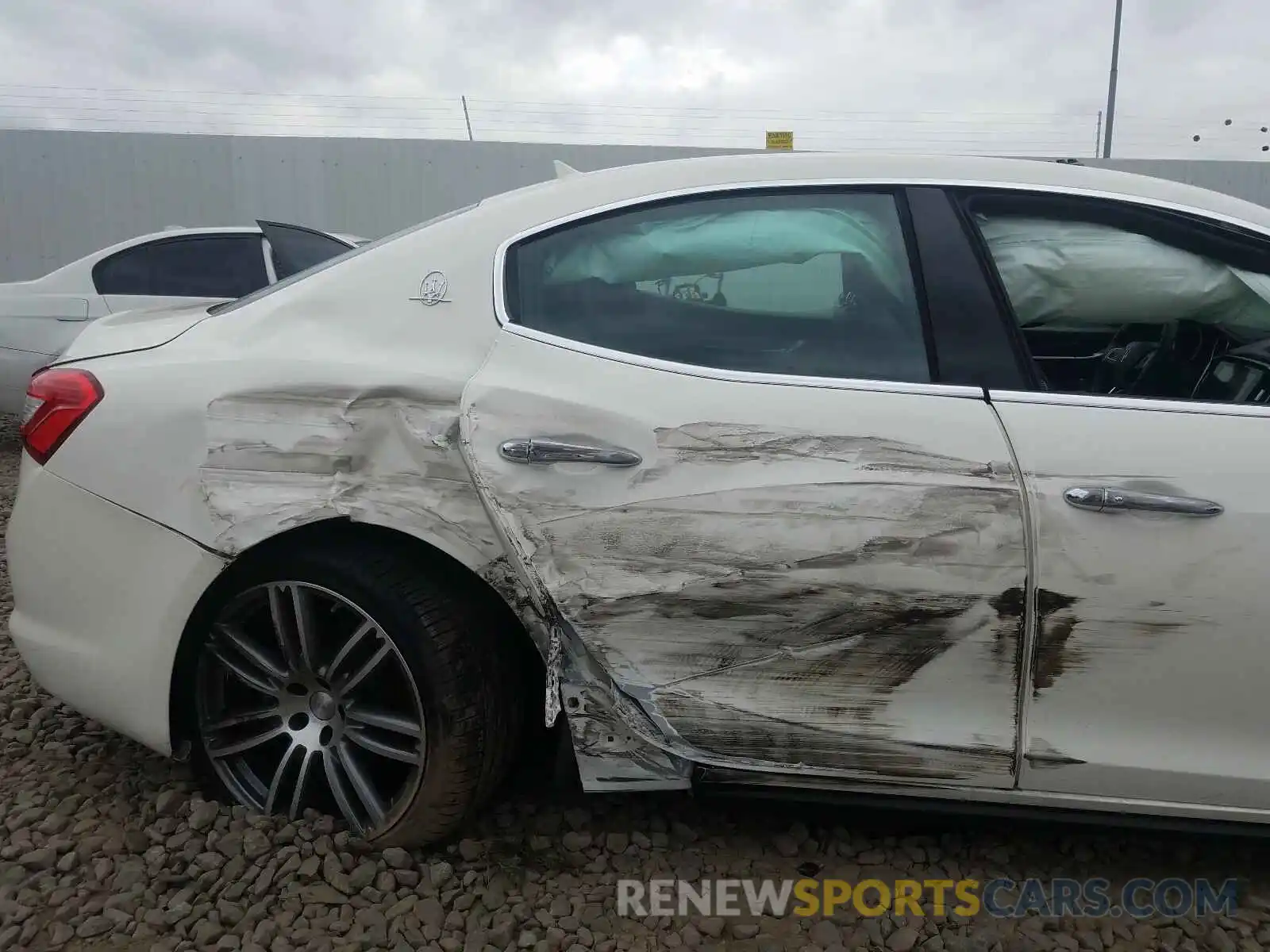 9 Photograph of a damaged car ZAM57XSA9K1308647 MASERATI ALL MODELS 2019