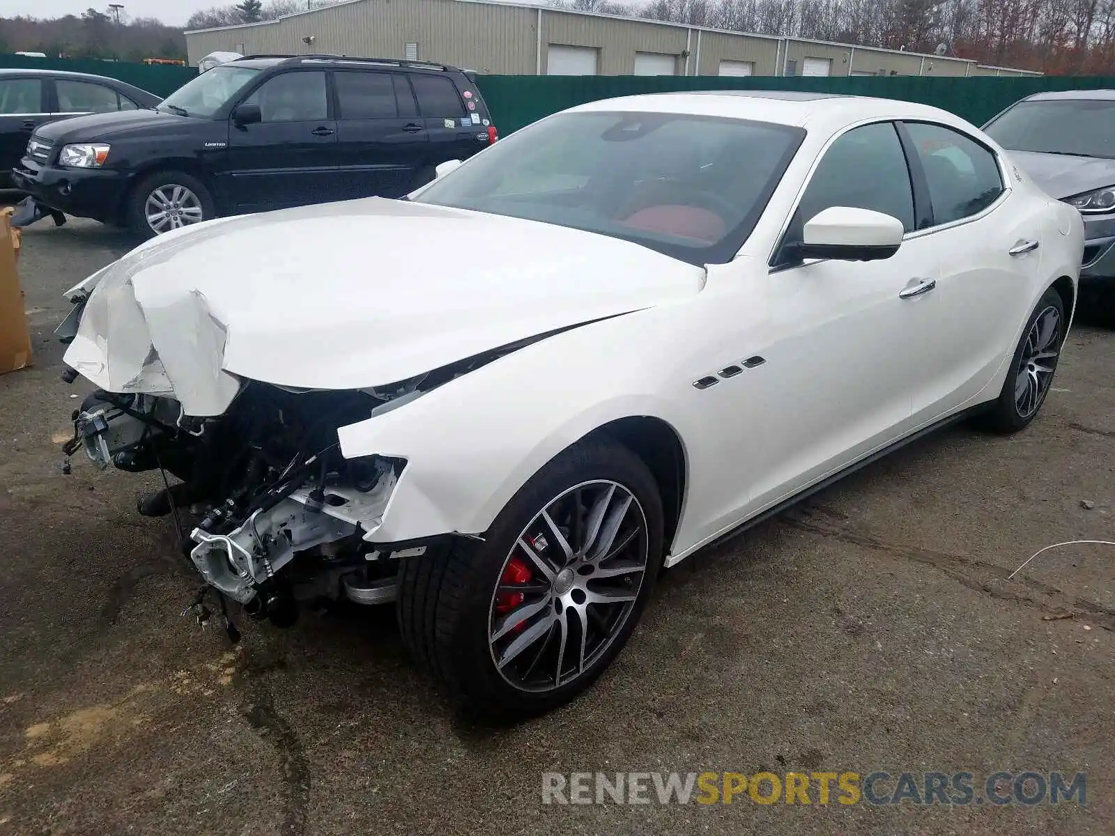 2 Photograph of a damaged car ZAM57YTA4K1325084 MASERATI ALL MODELS 2019