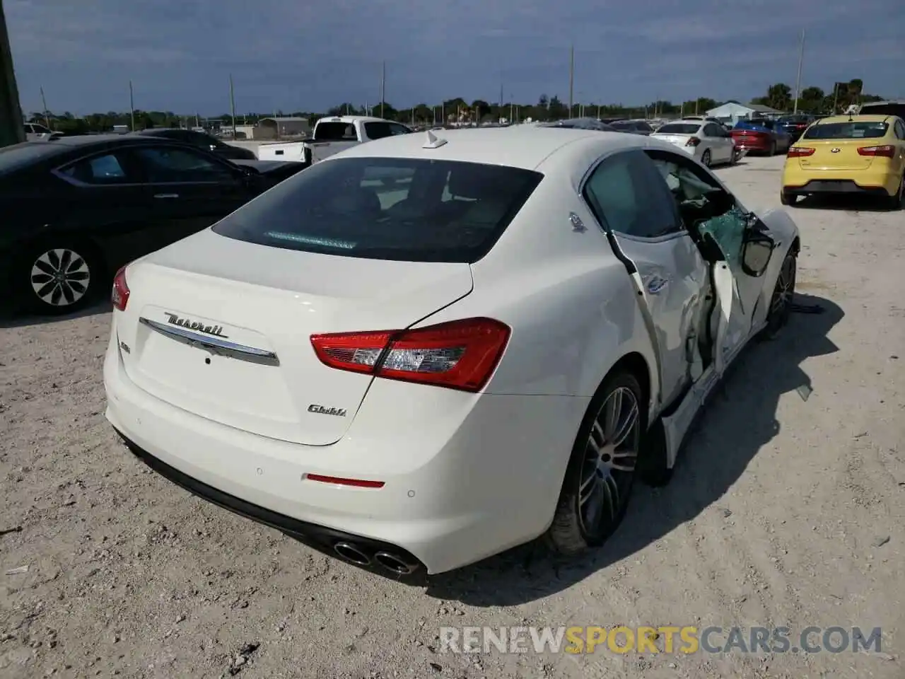 4 Photograph of a damaged car ZAM57YTA6K1308447 MASERATI ALL MODELS 2019