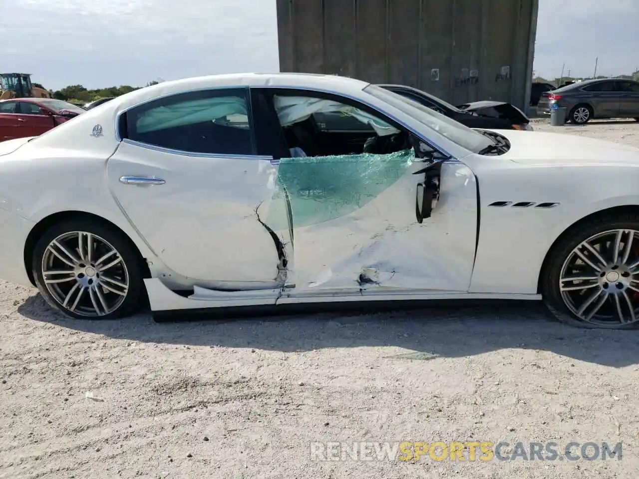 9 Photograph of a damaged car ZAM57YTA6K1308447 MASERATI ALL MODELS 2019