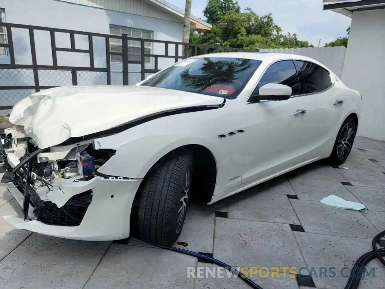 2 Photograph of a damaged car ZAM57YTL8K1328331 MASERATI ALL MODELS 2019