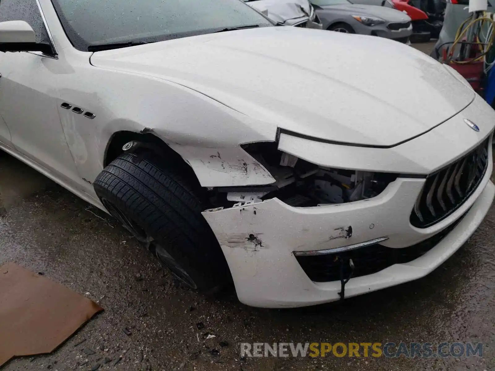 9 Photograph of a damaged car ZAM57YTLXK1340142 MASERATI ALL MODELS 2019