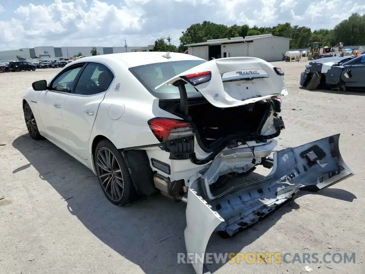 3 Photograph of a damaged car ZAM57YSAXM1369207 MASERATI ALL MODELS 2021