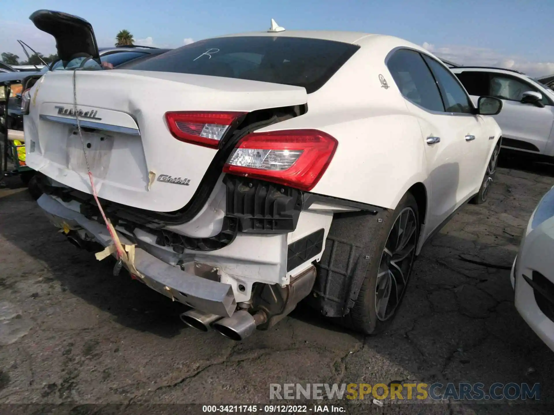 4 Photograph of a damaged car ZAM57XSA0K1319407 MASERATI GHIBLI 2019