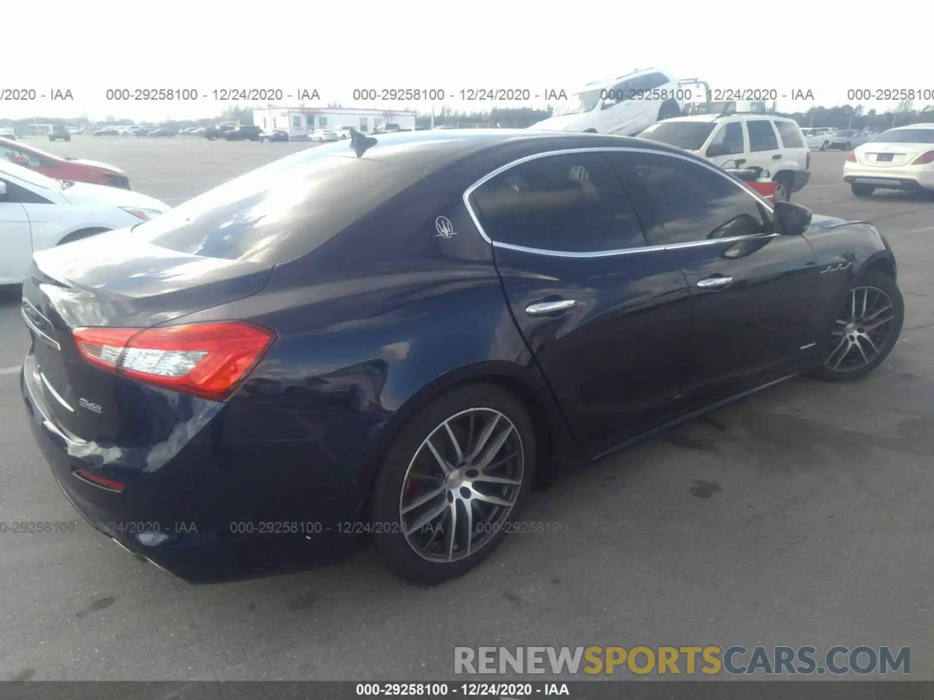 4 Photograph of a damaged car ZAM57XSL2K1339613 MASERATI GHIBLI 2019