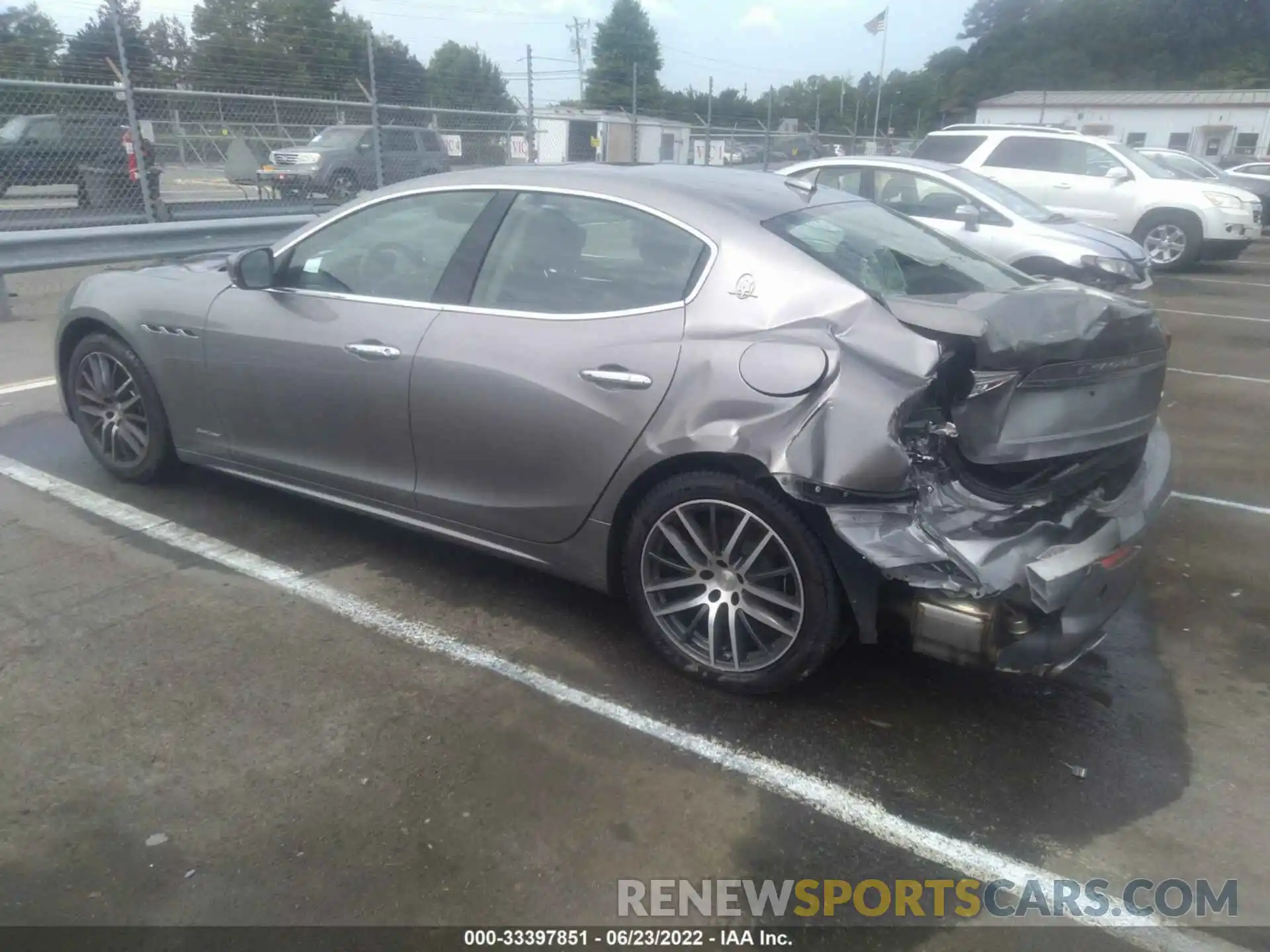 3 Photograph of a damaged car ZAM57XSL5K1338276 MASERATI GHIBLI 2019