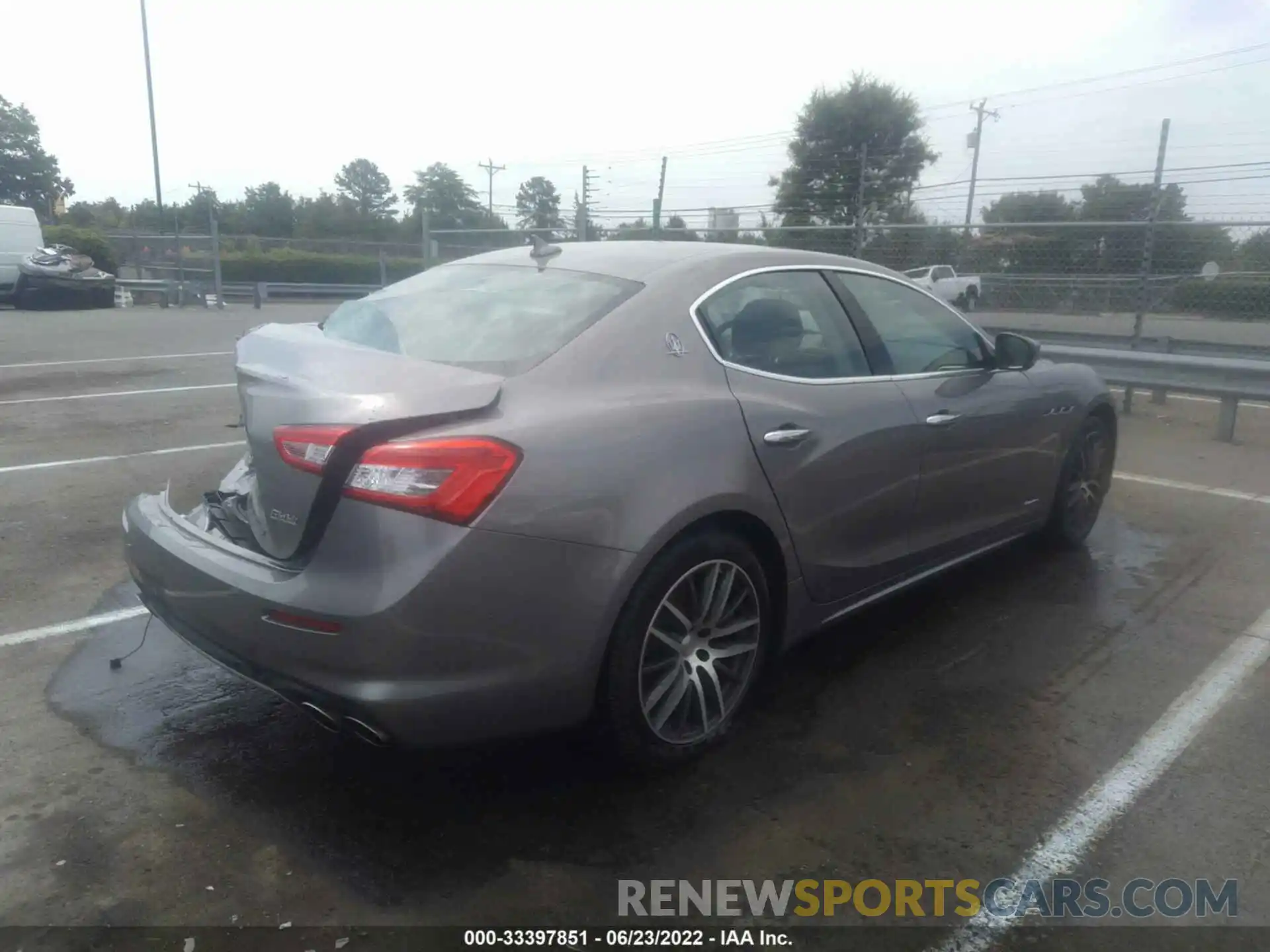 4 Photograph of a damaged car ZAM57XSL5K1338276 MASERATI GHIBLI 2019