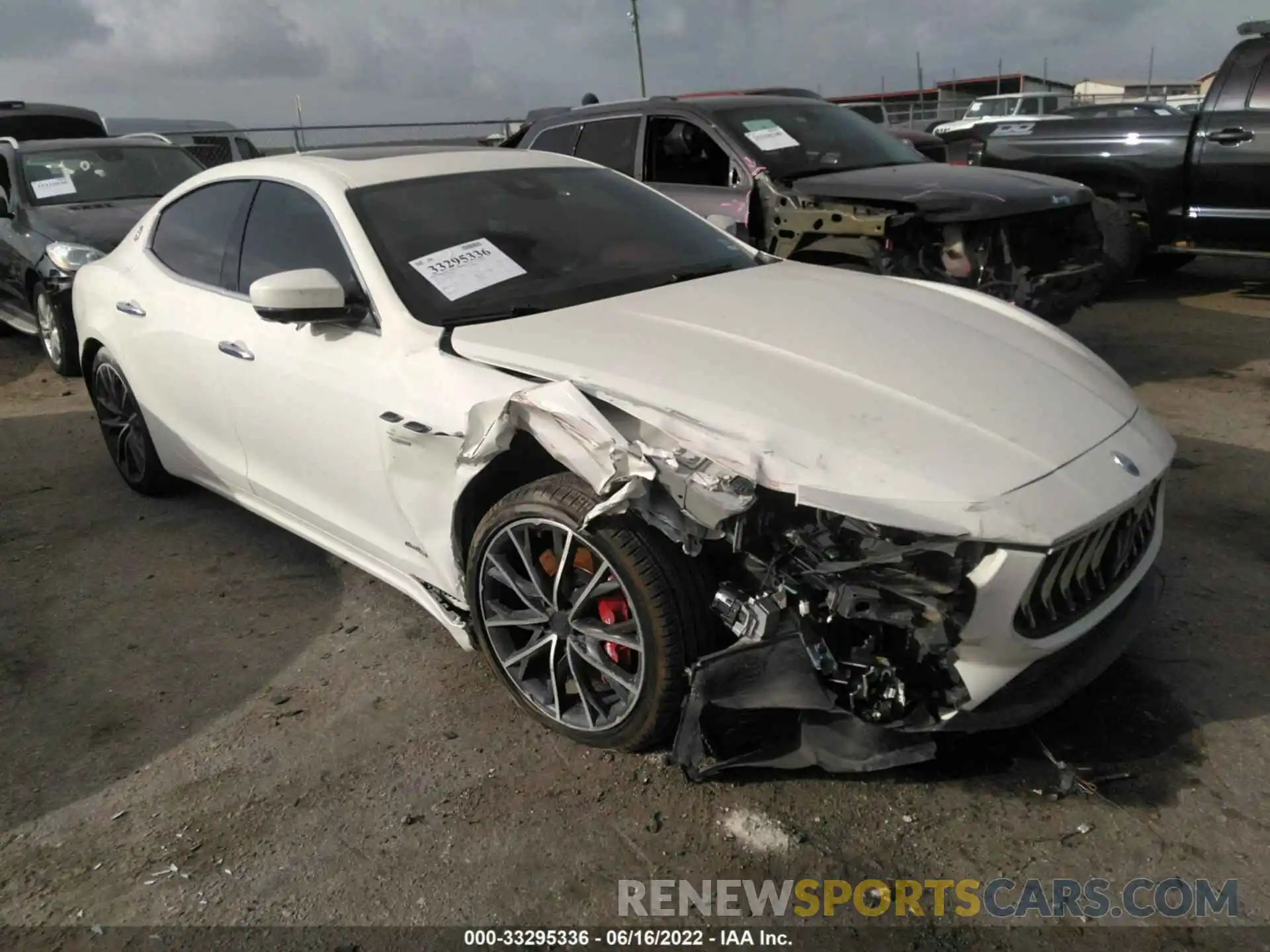 1 Photograph of a damaged car ZAM57XSS4K1338289 MASERATI GHIBLI 2019