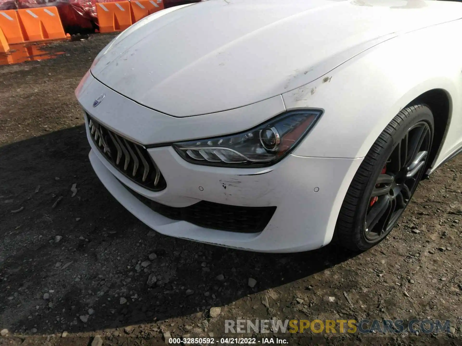 6 Photograph of a damaged car ZAM57YTA6K1311235 MASERATI GHIBLI 2019