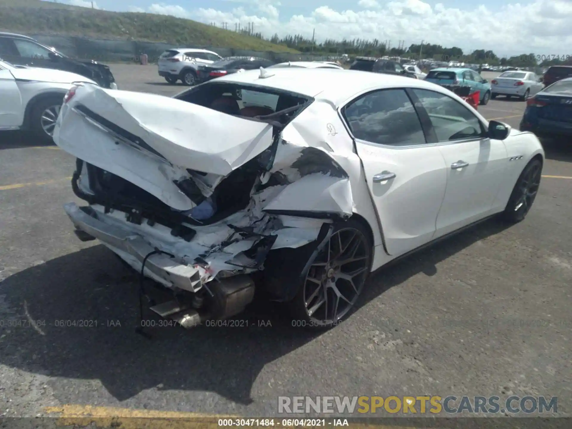 4 Photograph of a damaged car ZAM57YTA2L1344279 MASERATI GHIBLI 2020