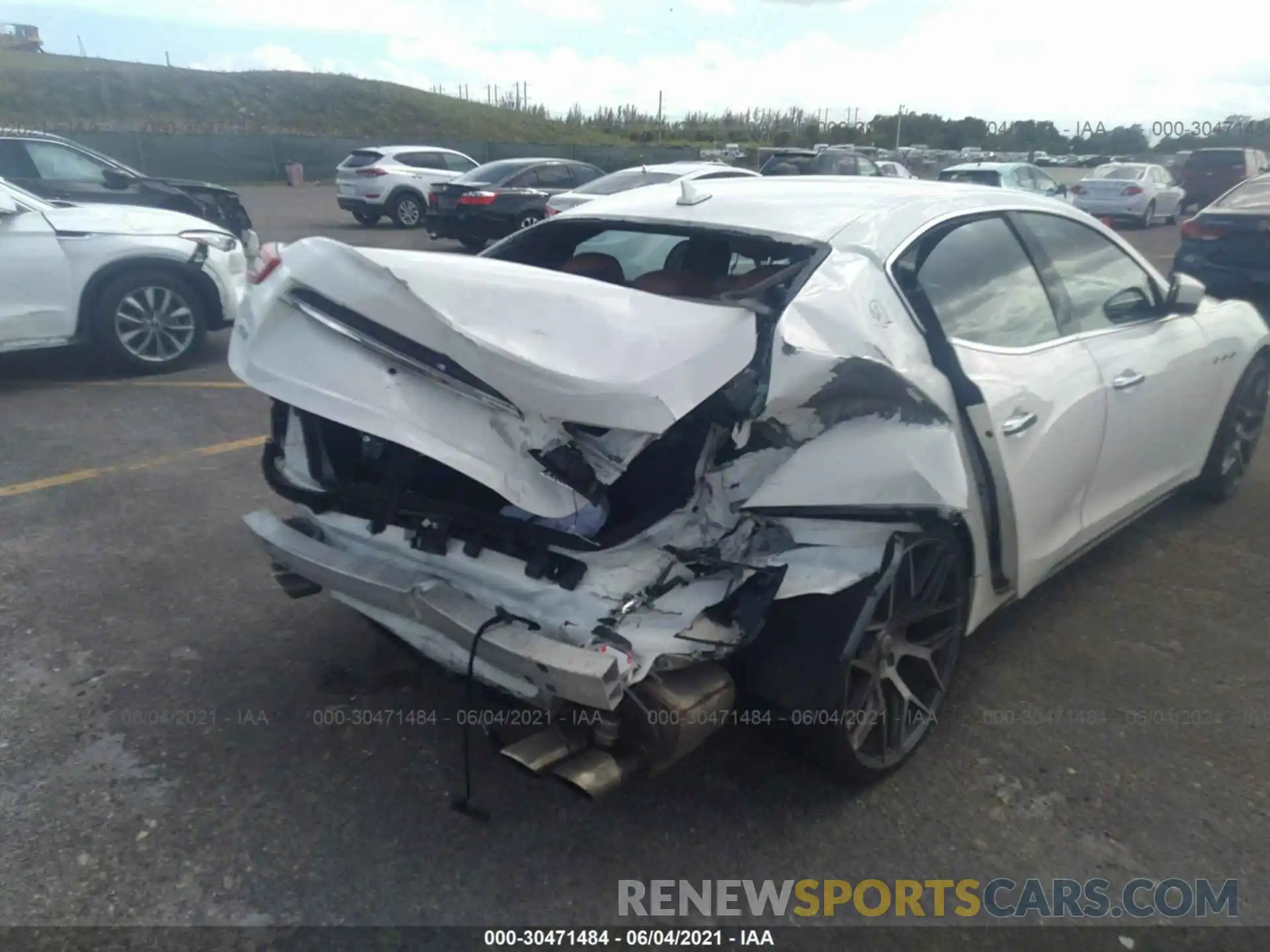 6 Photograph of a damaged car ZAM57YTA2L1344279 MASERATI GHIBLI 2020