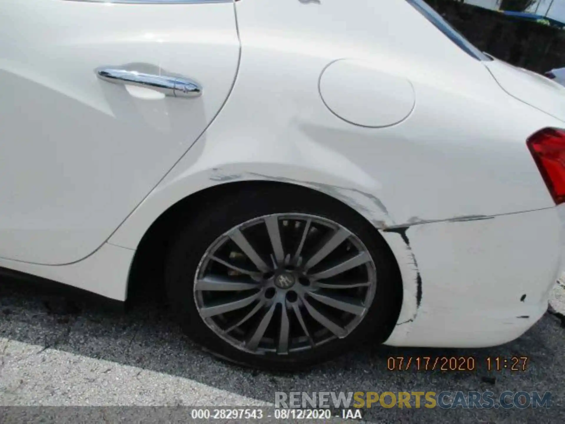 8 Photograph of a damaged car ZAM57YTAXL1344272 MASERATI GHIBLI 2020