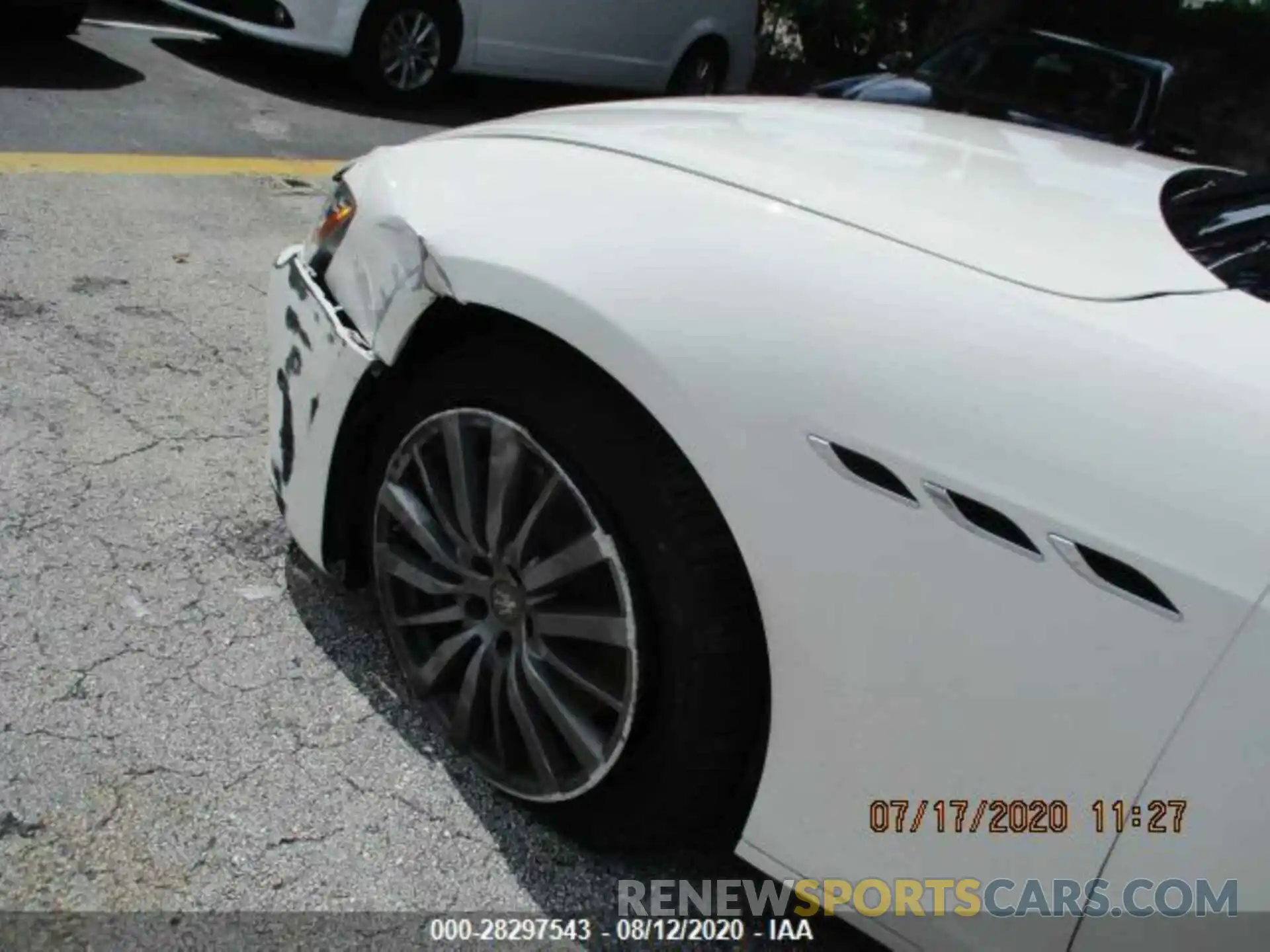 9 Photograph of a damaged car ZAM57YTAXL1344272 MASERATI GHIBLI 2020