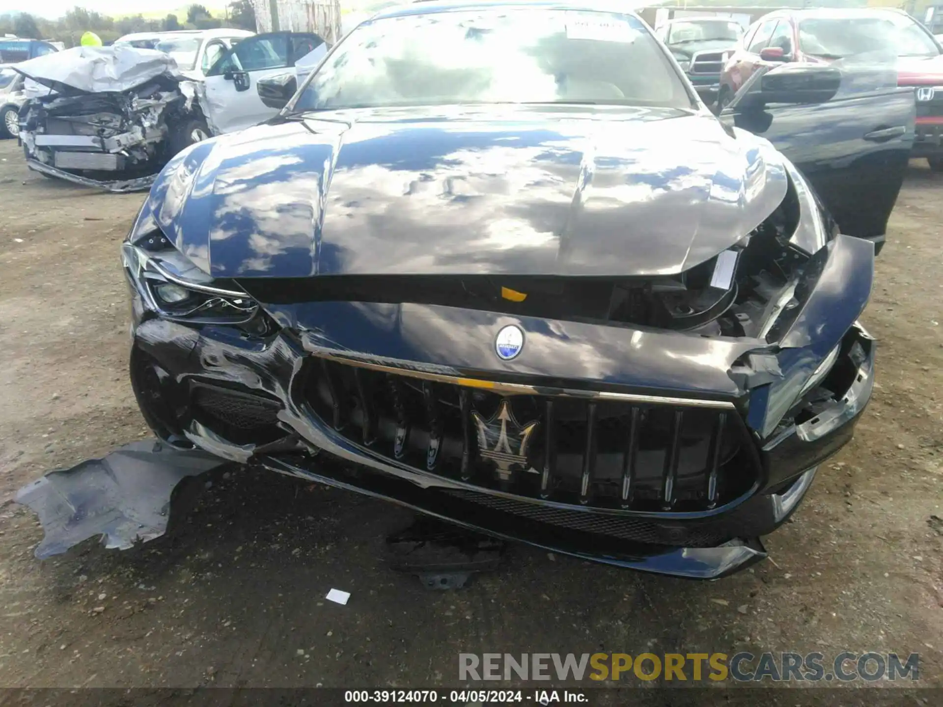 6 Photograph of a damaged car ZAM57YSS6M1362912 MASERATI GHIBLI 2021