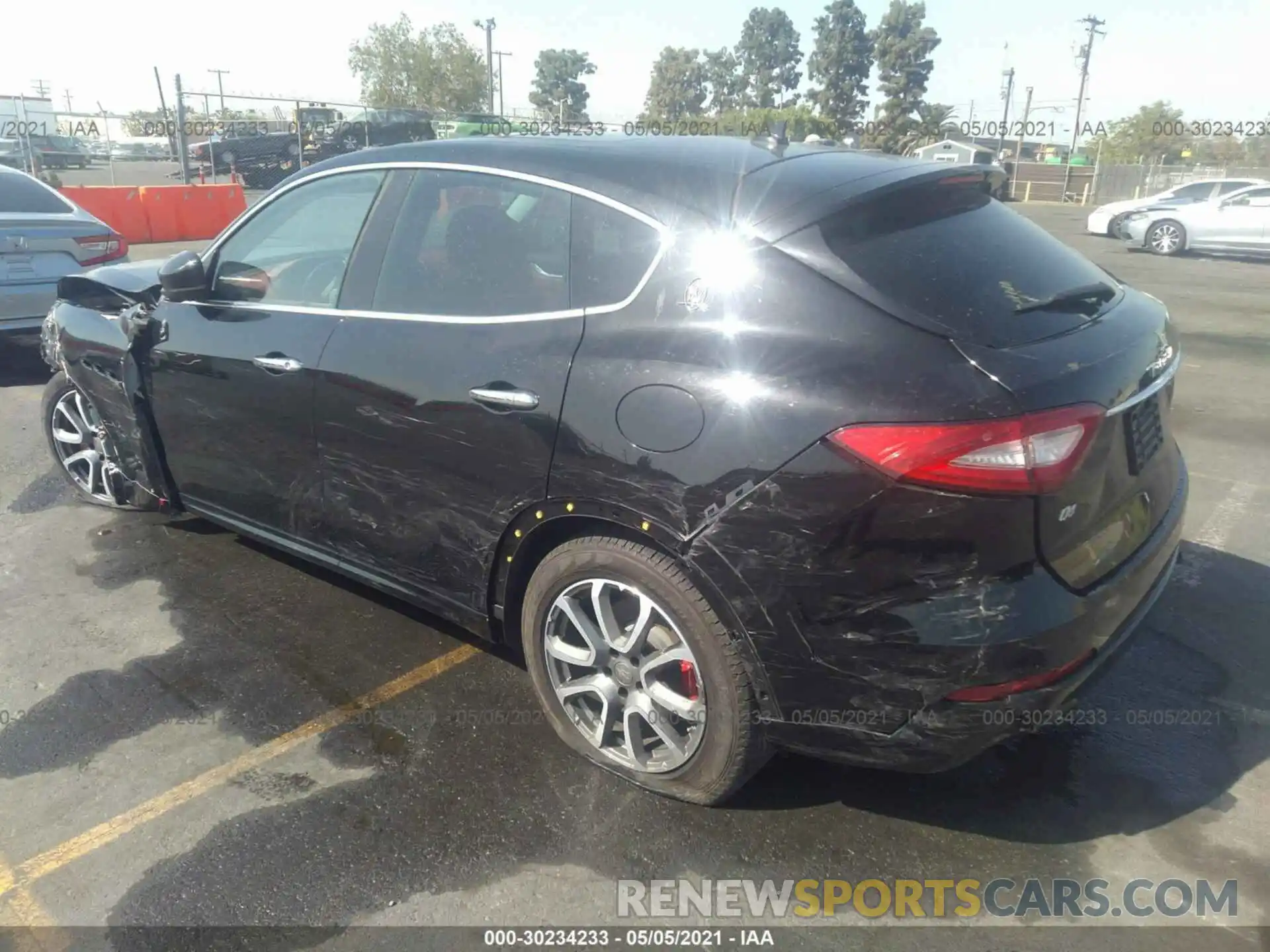 3 Photograph of a damaged car ZN661XUA1KX323520 MASERATI LEVANTE 2019