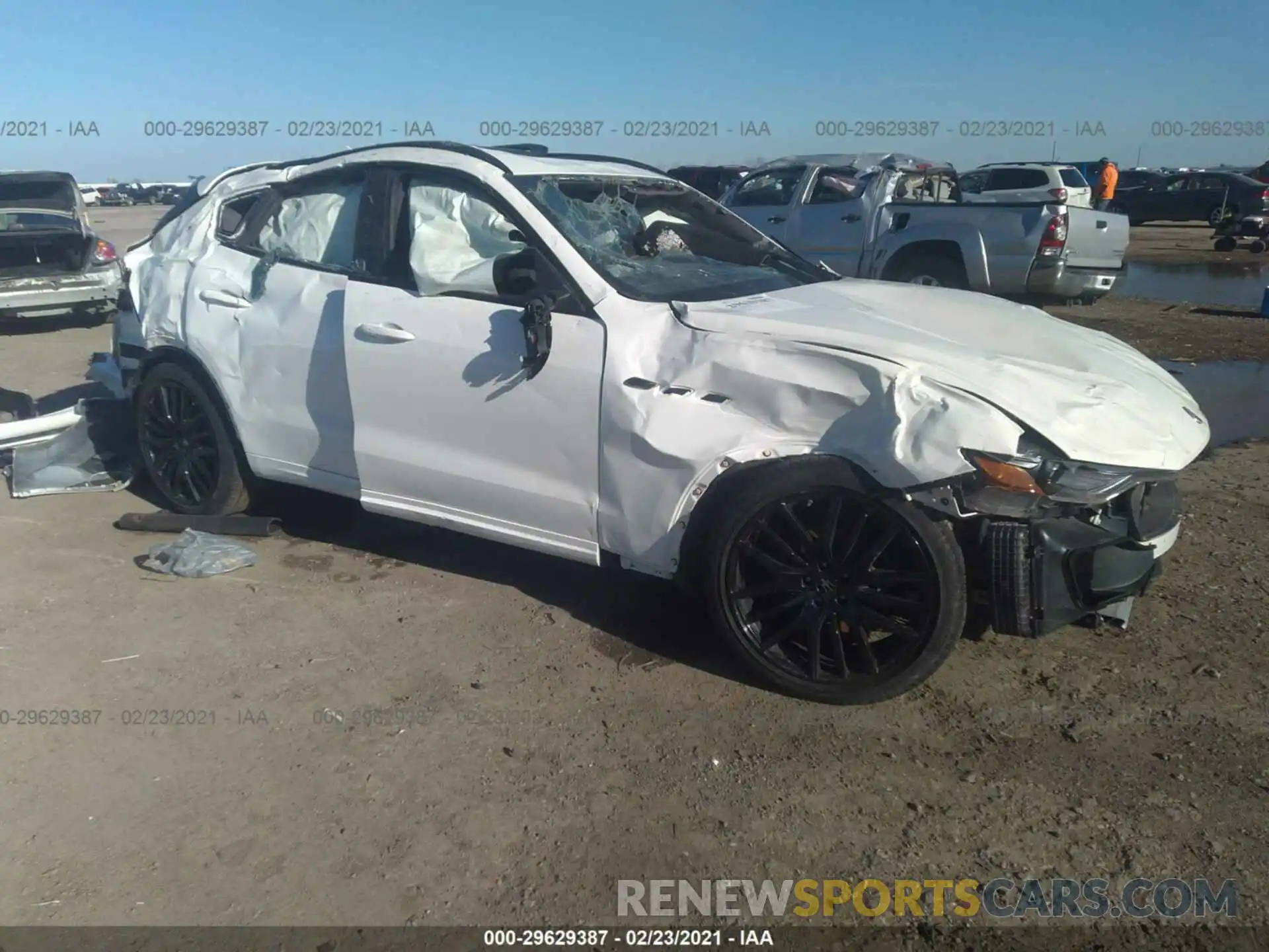 1 Photograph of a damaged car ZN661XUA4KX335144 MASERATI LEVANTE 2019