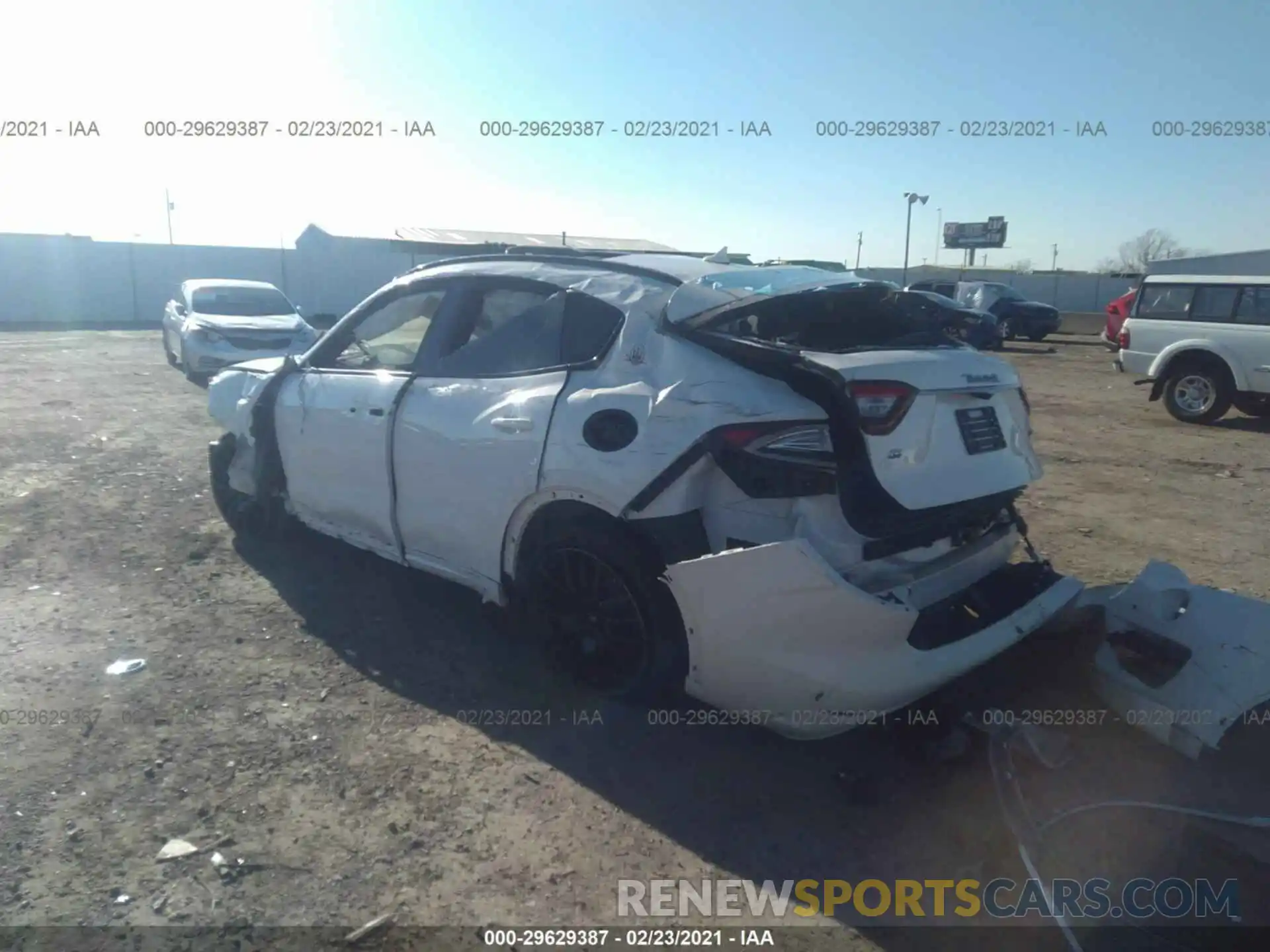 3 Photograph of a damaged car ZN661XUA4KX335144 MASERATI LEVANTE 2019