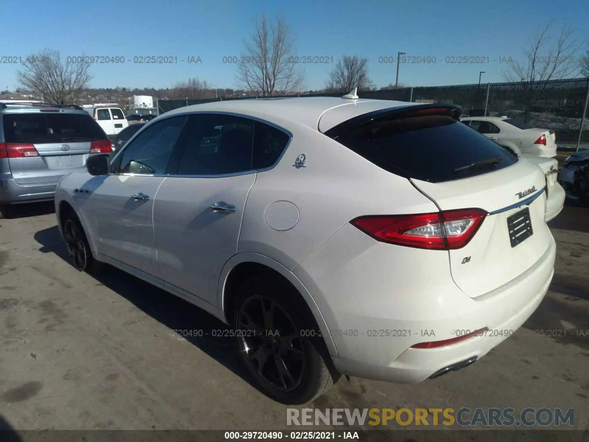 3 Photograph of a damaged car ZN661XUA9KX309817 MASERATI LEVANTE 2019