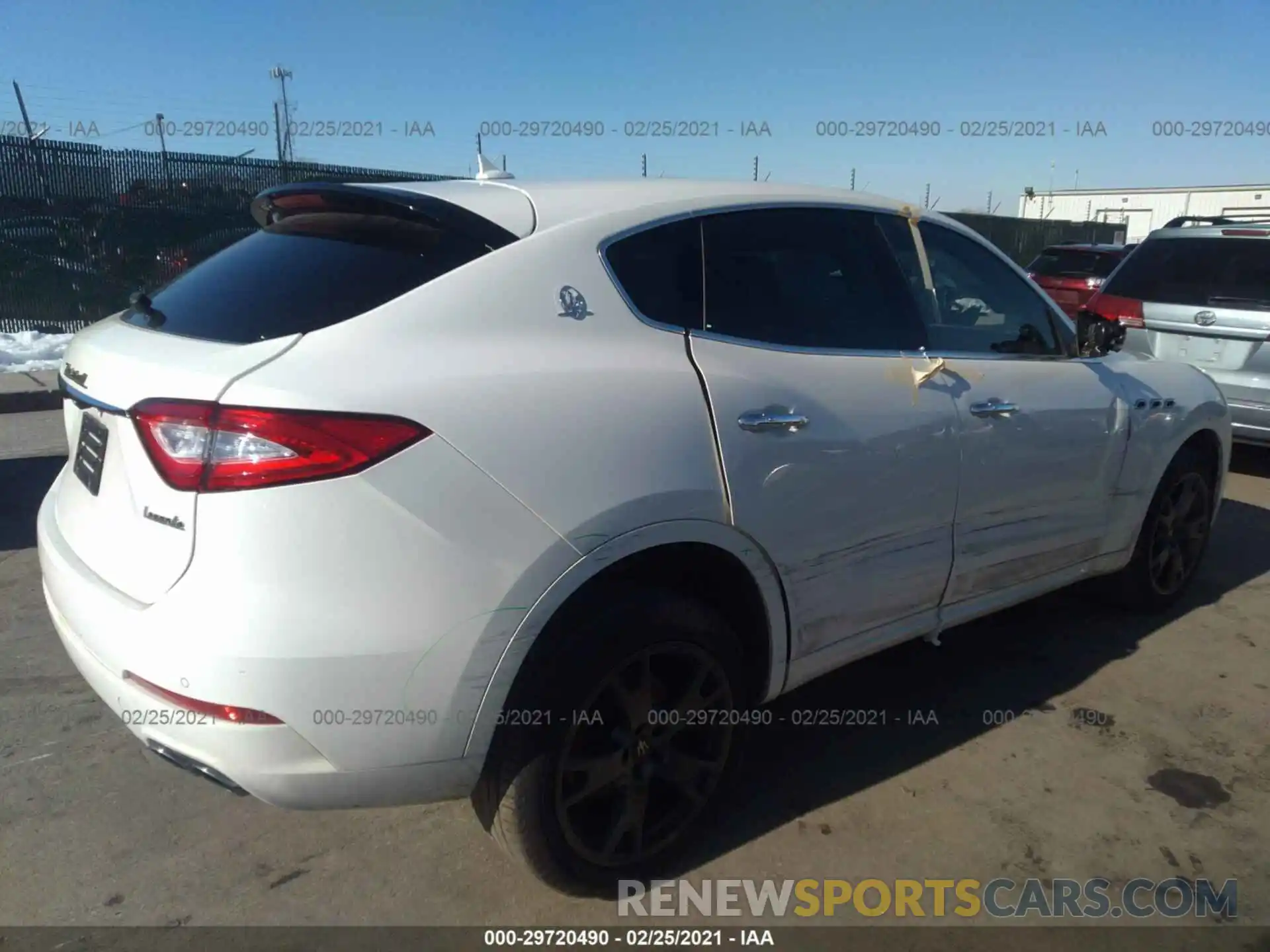 4 Photograph of a damaged car ZN661XUA9KX309817 MASERATI LEVANTE 2019