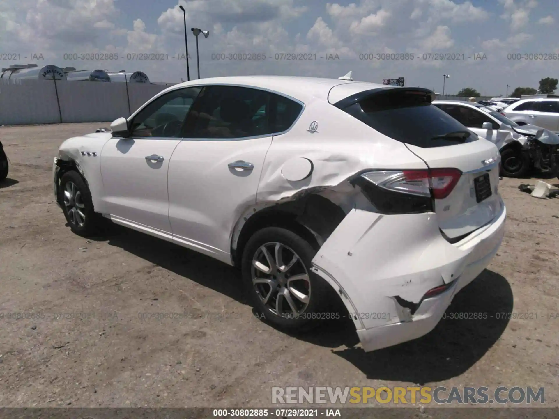 3 Photograph of a damaged car ZN661XUA9KX317576 MASERATI LEVANTE 2019