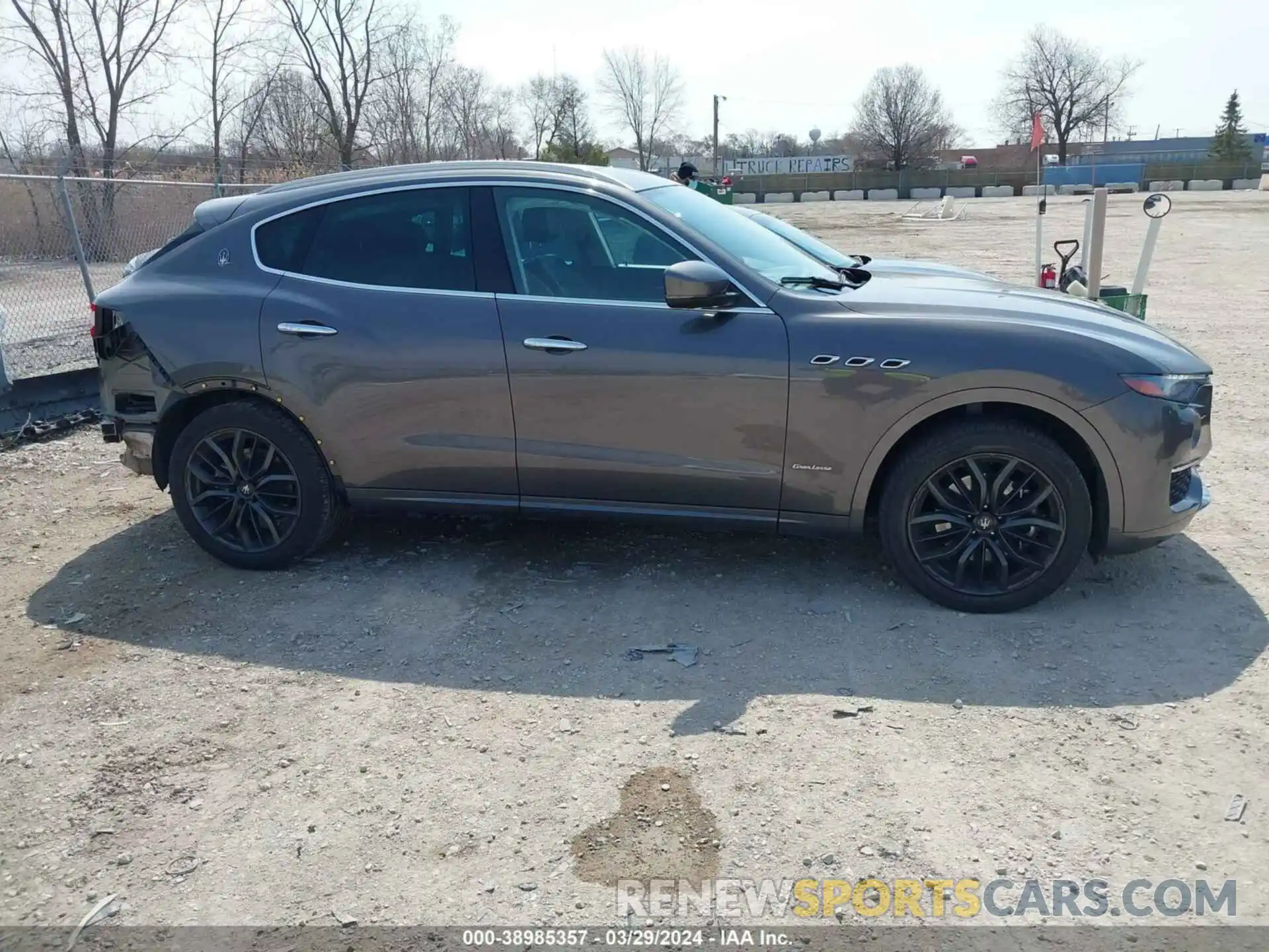 14 Photograph of a damaged car ZN661XUL2KX309336 MASERATI LEVANTE 2019