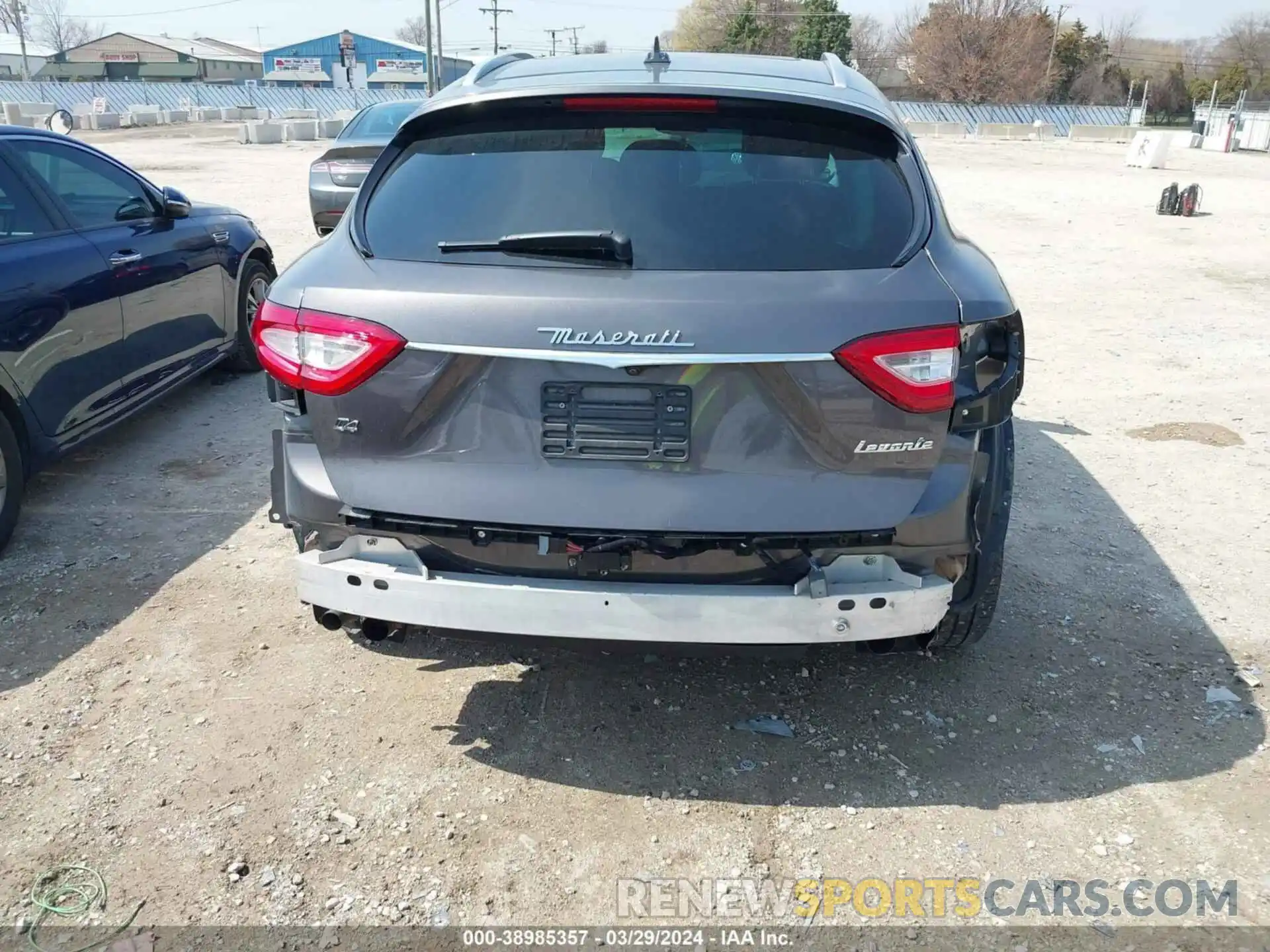 17 Photograph of a damaged car ZN661XUL2KX309336 MASERATI LEVANTE 2019