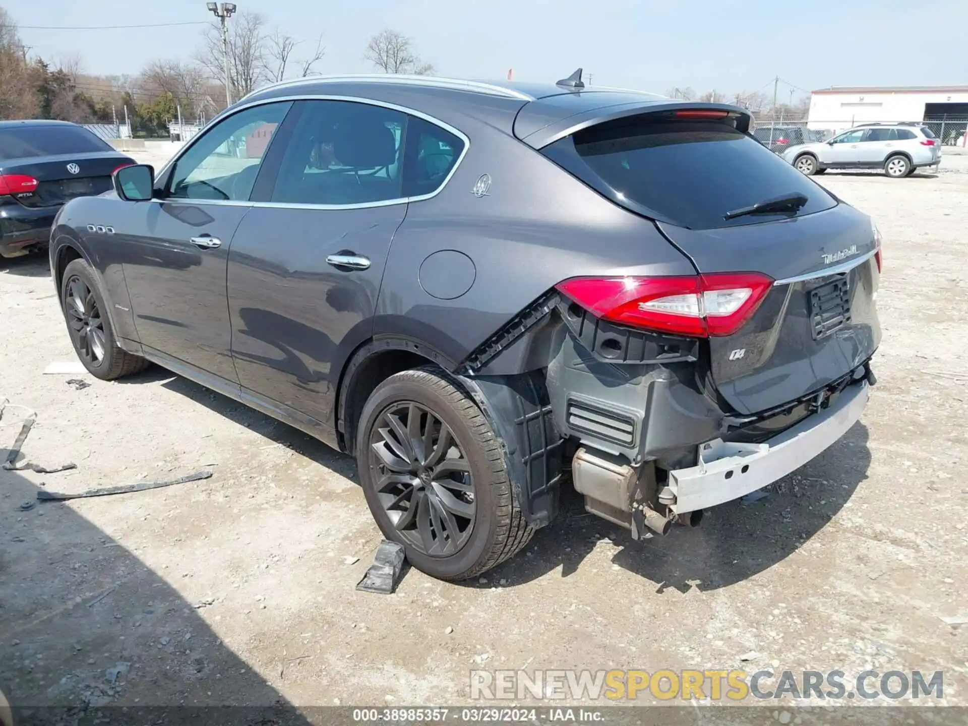 3 Фотография поврежденного автомобиля ZN661XUL2KX309336 MASERATI LEVANTE 2019