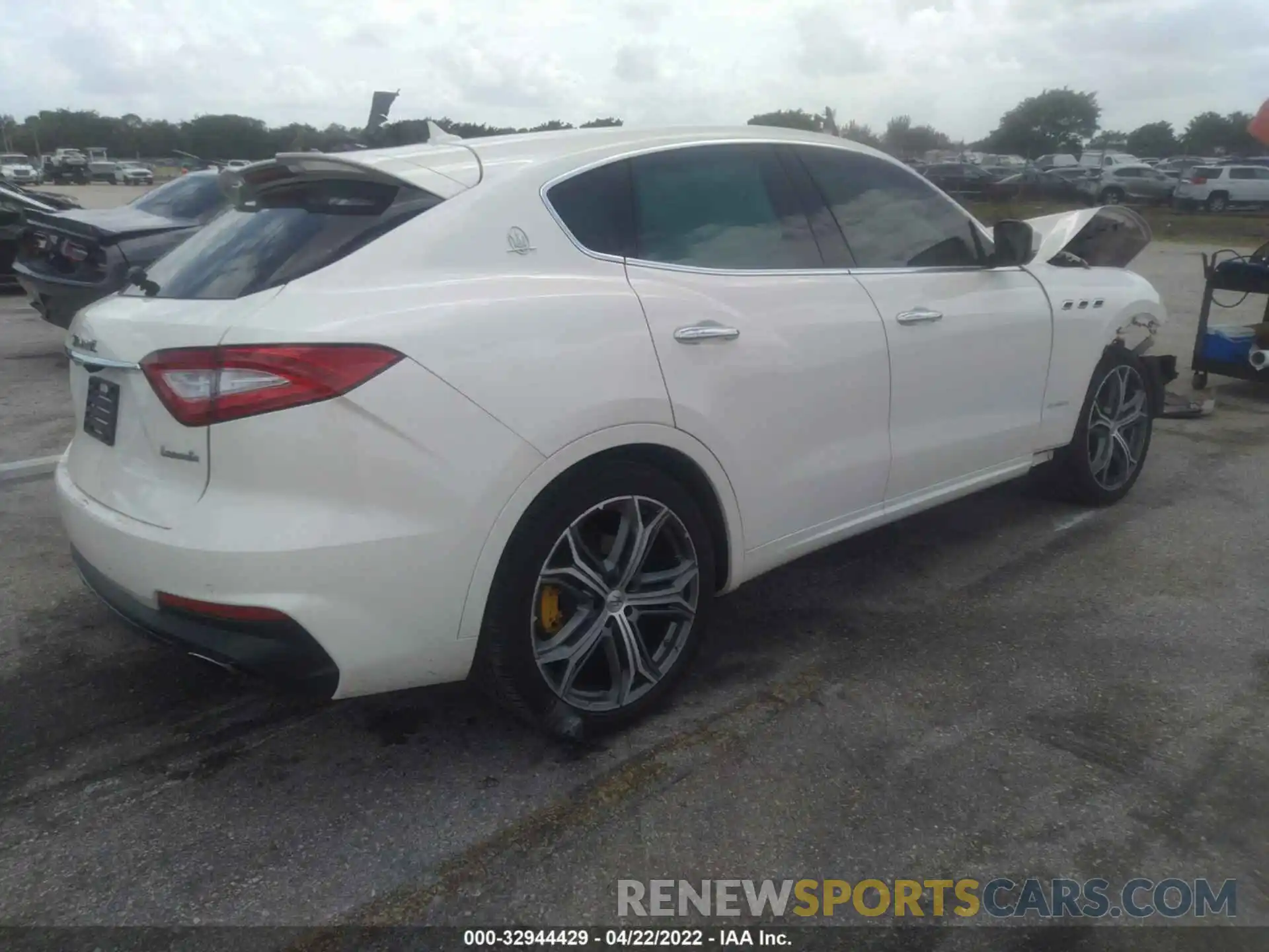 4 Photograph of a damaged car ZN661XUS2KX316665 MASERATI LEVANTE 2019