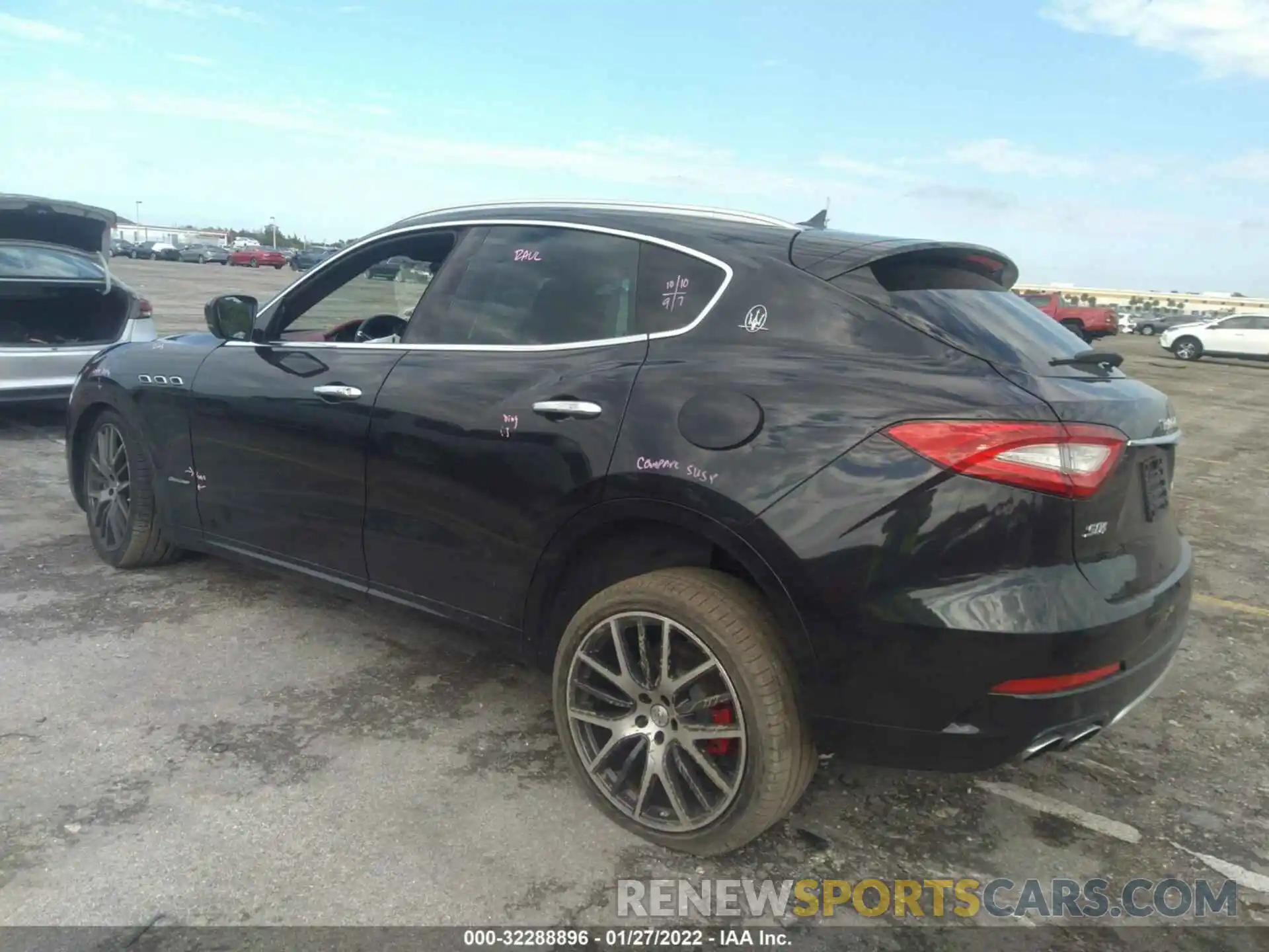 3 Photograph of a damaged car ZN661YUL3KX328046 MASERATI LEVANTE 2019