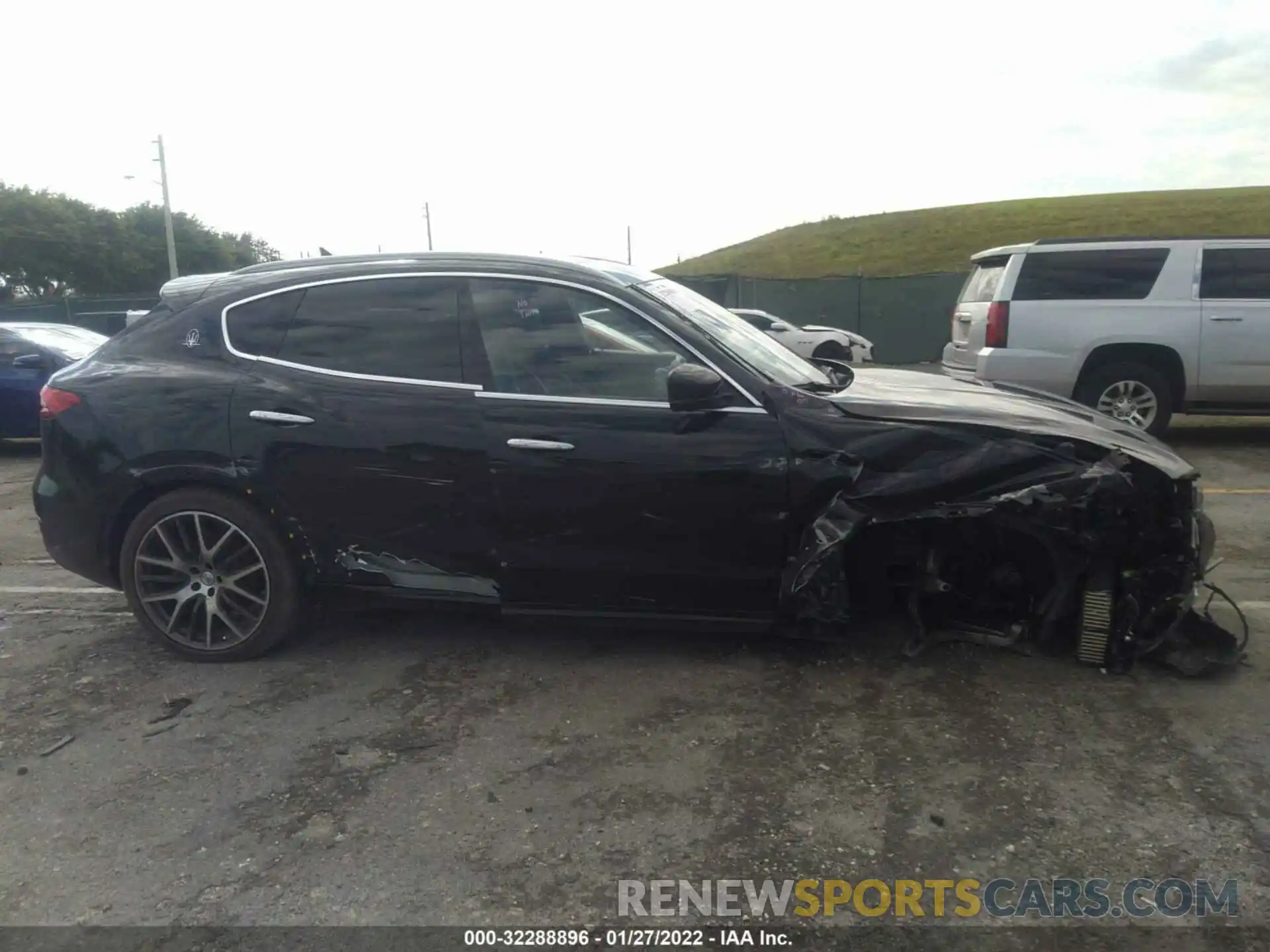 6 Photograph of a damaged car ZN661YUL3KX328046 MASERATI LEVANTE 2019