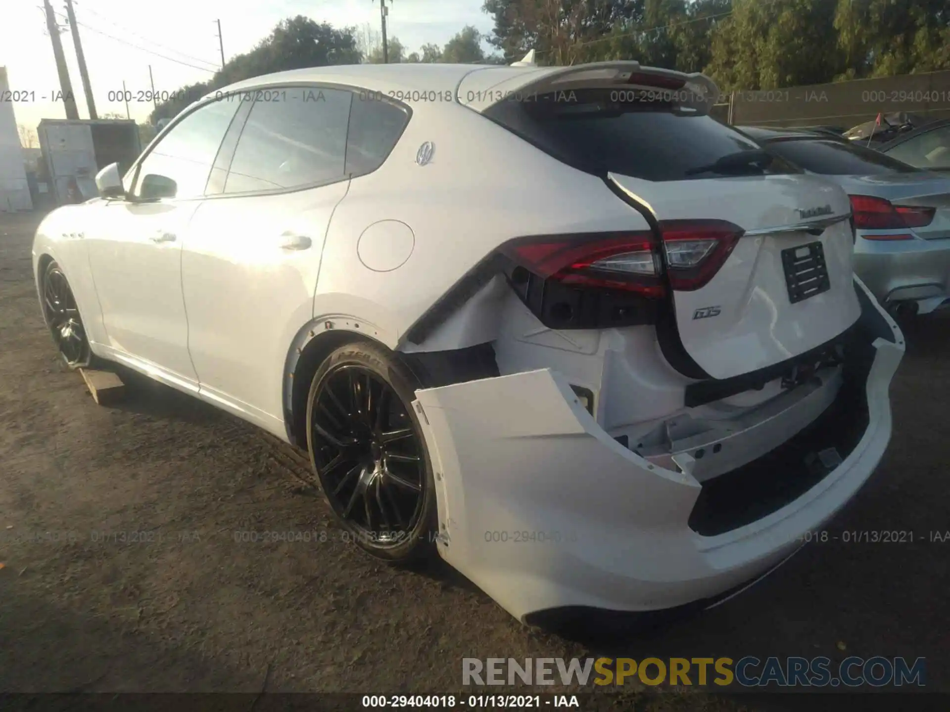 3 Photograph of a damaged car ZN661ZUA1KX321343 MASERATI LEVANTE 2019