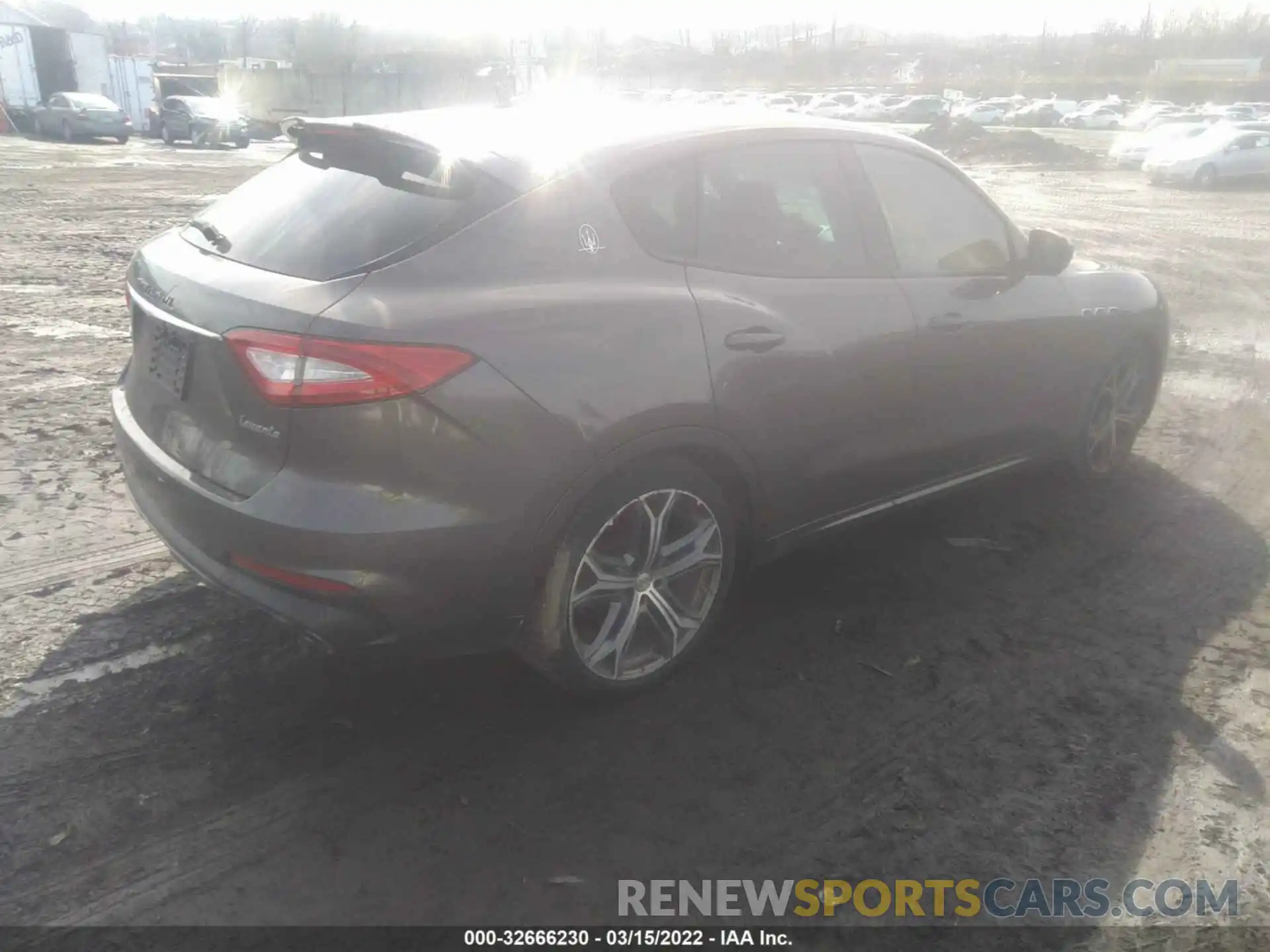 4 Photograph of a damaged car ZN661ZUA8KX328905 MASERATI LEVANTE 2019