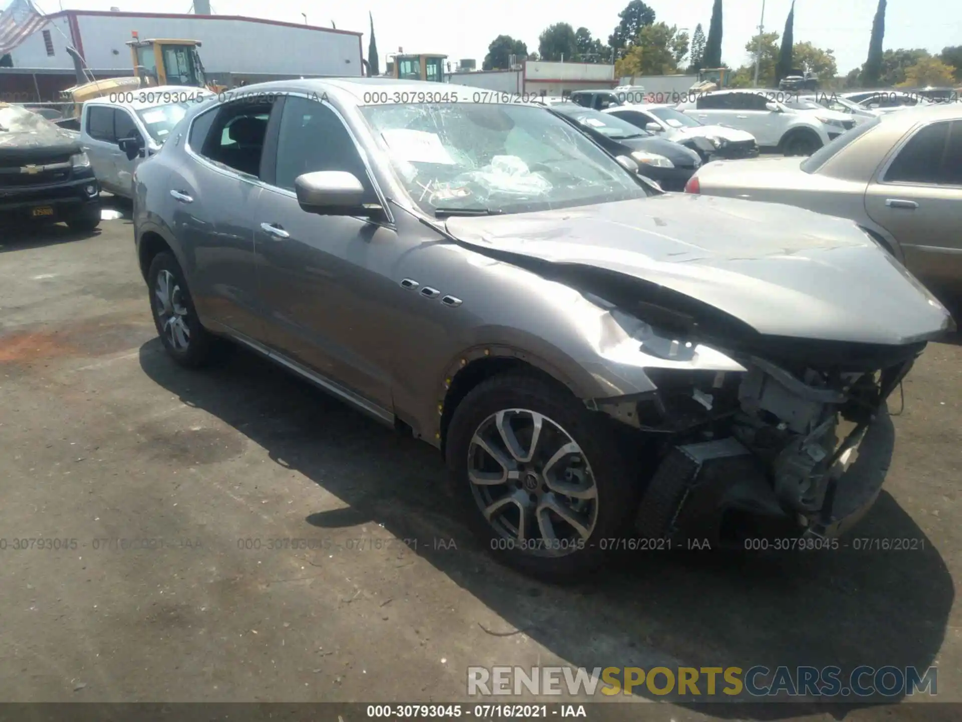 1 Photograph of a damaged car ZN661XUA3LX356732 MASERATI LEVANTE 2020