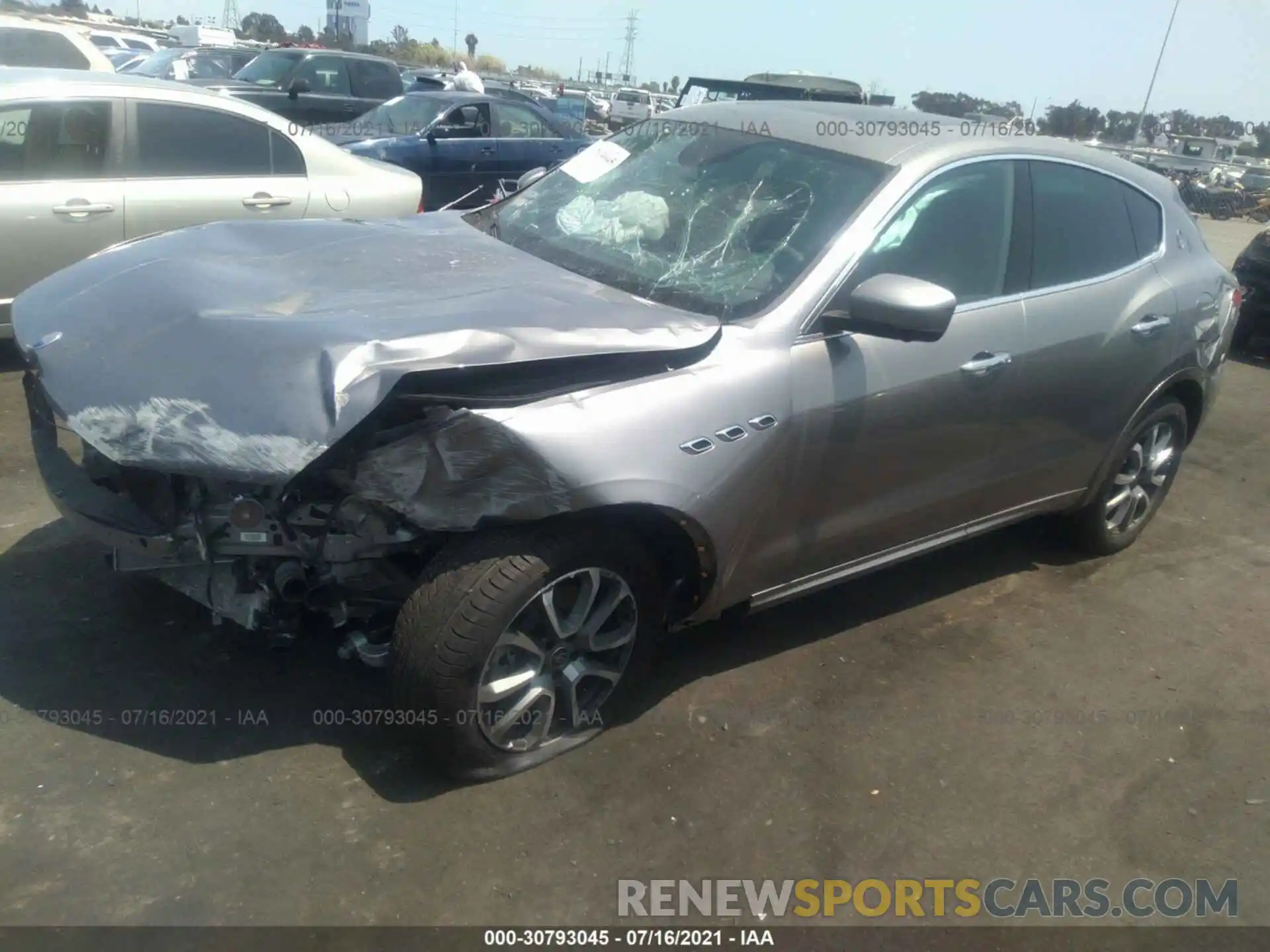 2 Photograph of a damaged car ZN661XUA3LX356732 MASERATI LEVANTE 2020