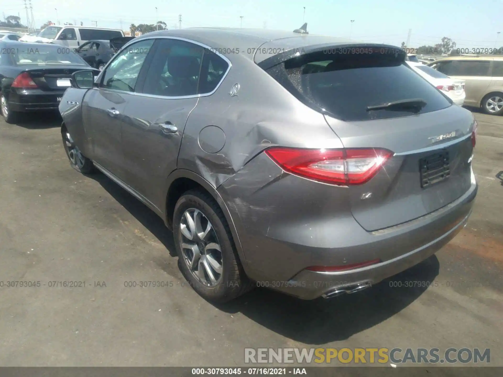 3 Photograph of a damaged car ZN661XUA3LX356732 MASERATI LEVANTE 2020