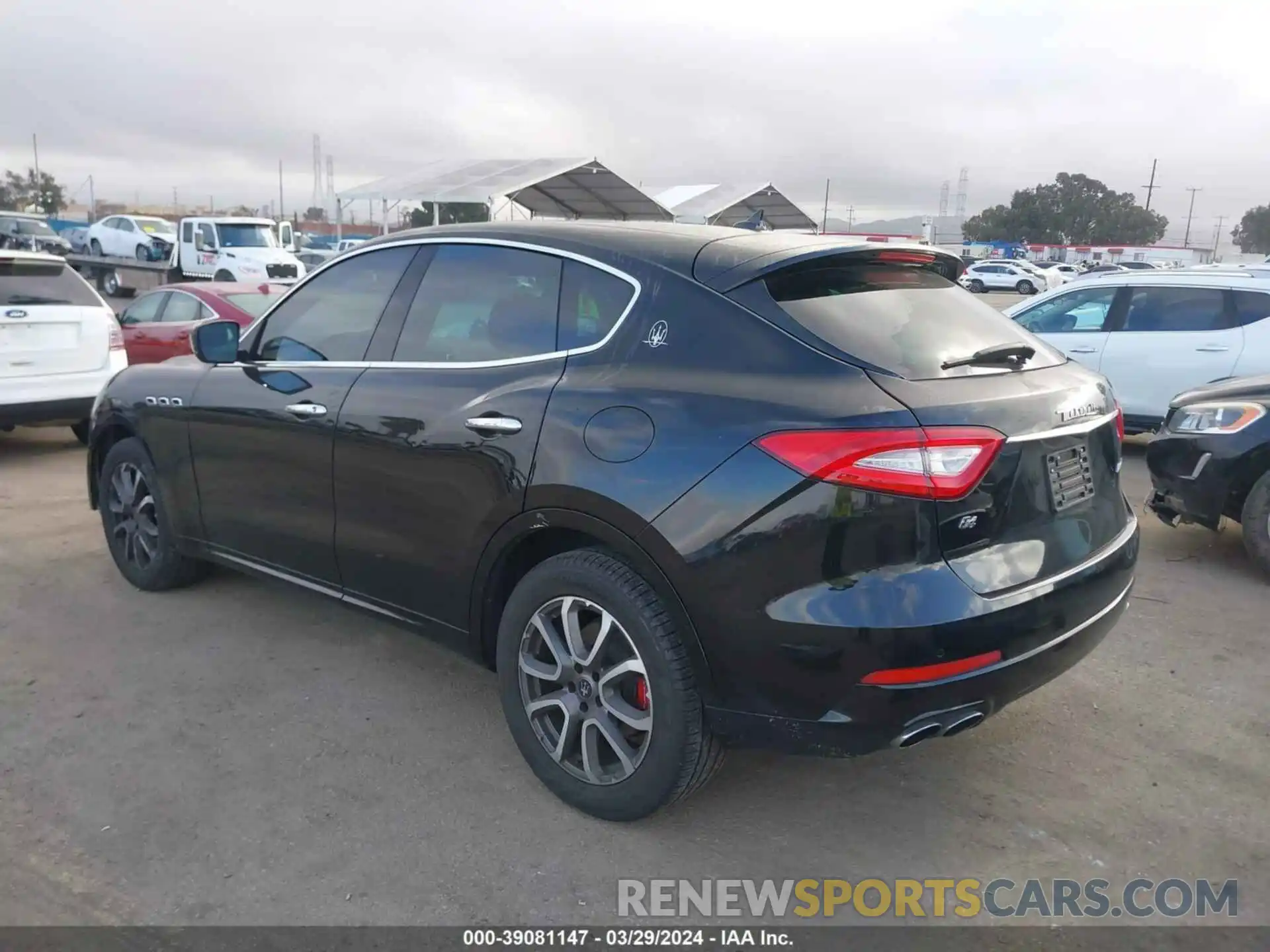 3 Photograph of a damaged car ZN661XUA5LX351502 MASERATI LEVANTE 2020