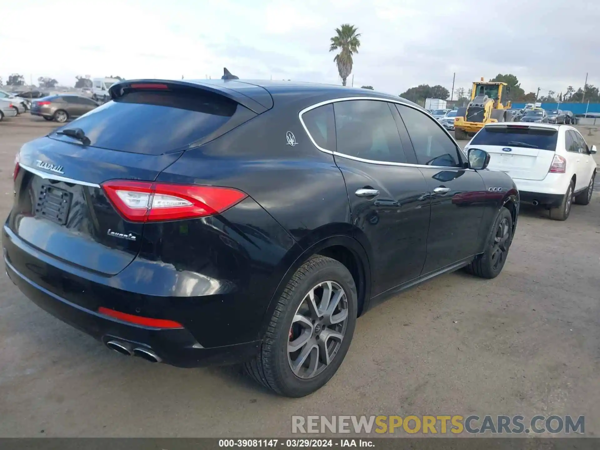 4 Photograph of a damaged car ZN661XUA5LX351502 MASERATI LEVANTE 2020