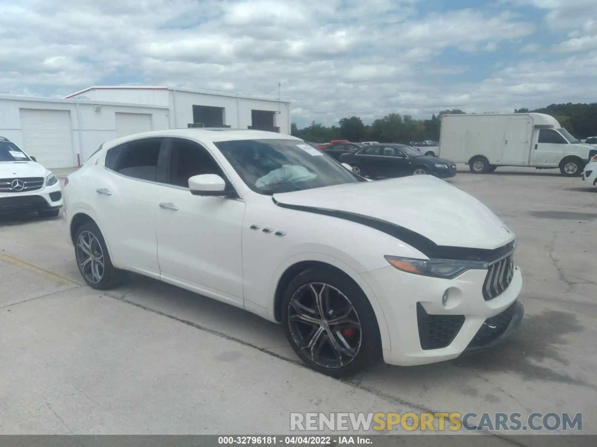 1 Photograph of a damaged car ZN661XUA6LX355896 MASERATI LEVANTE 2020