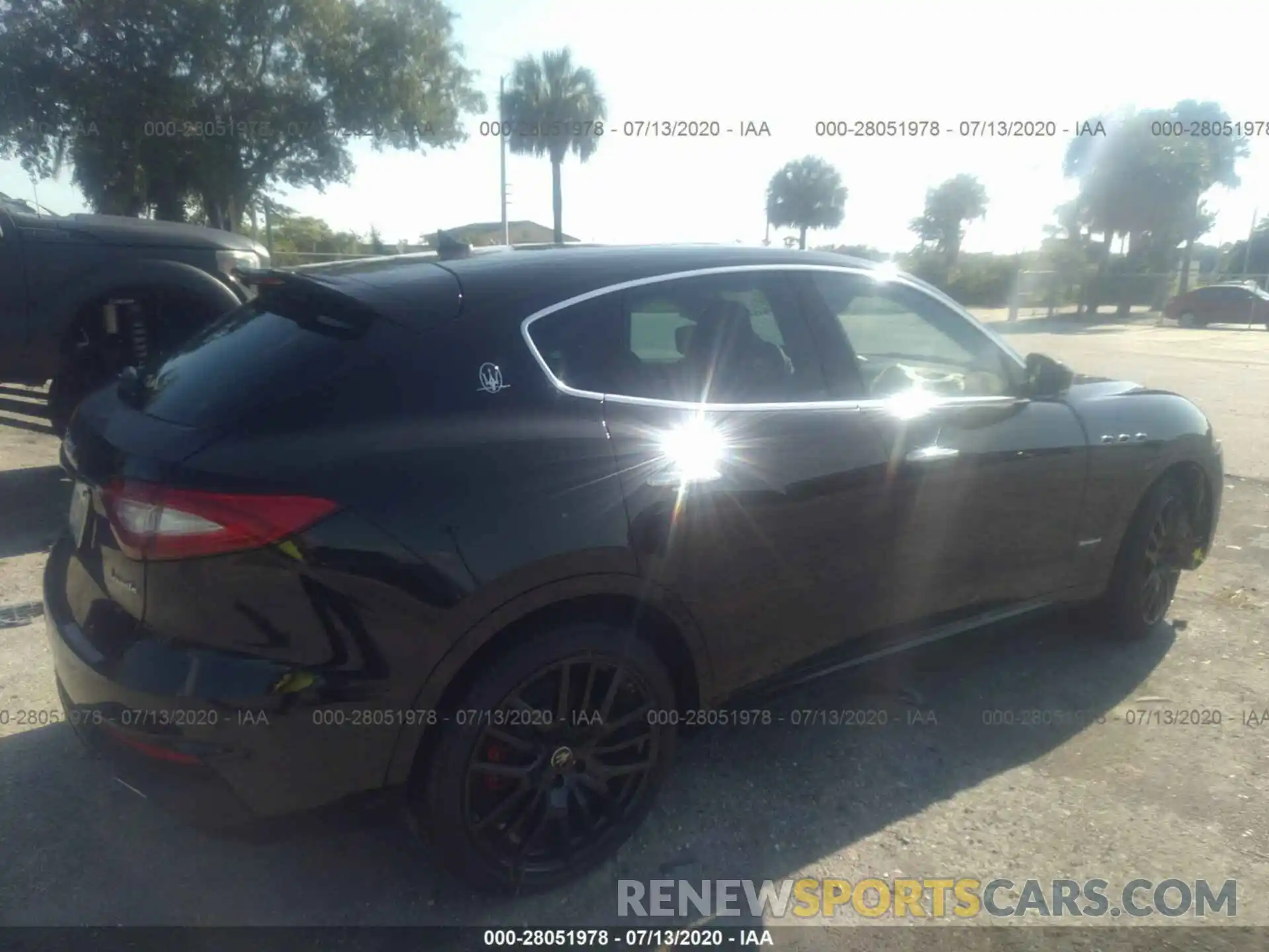 4 Photograph of a damaged car ZN661XUS7LX349811 MASERATI LEVANTE 2020