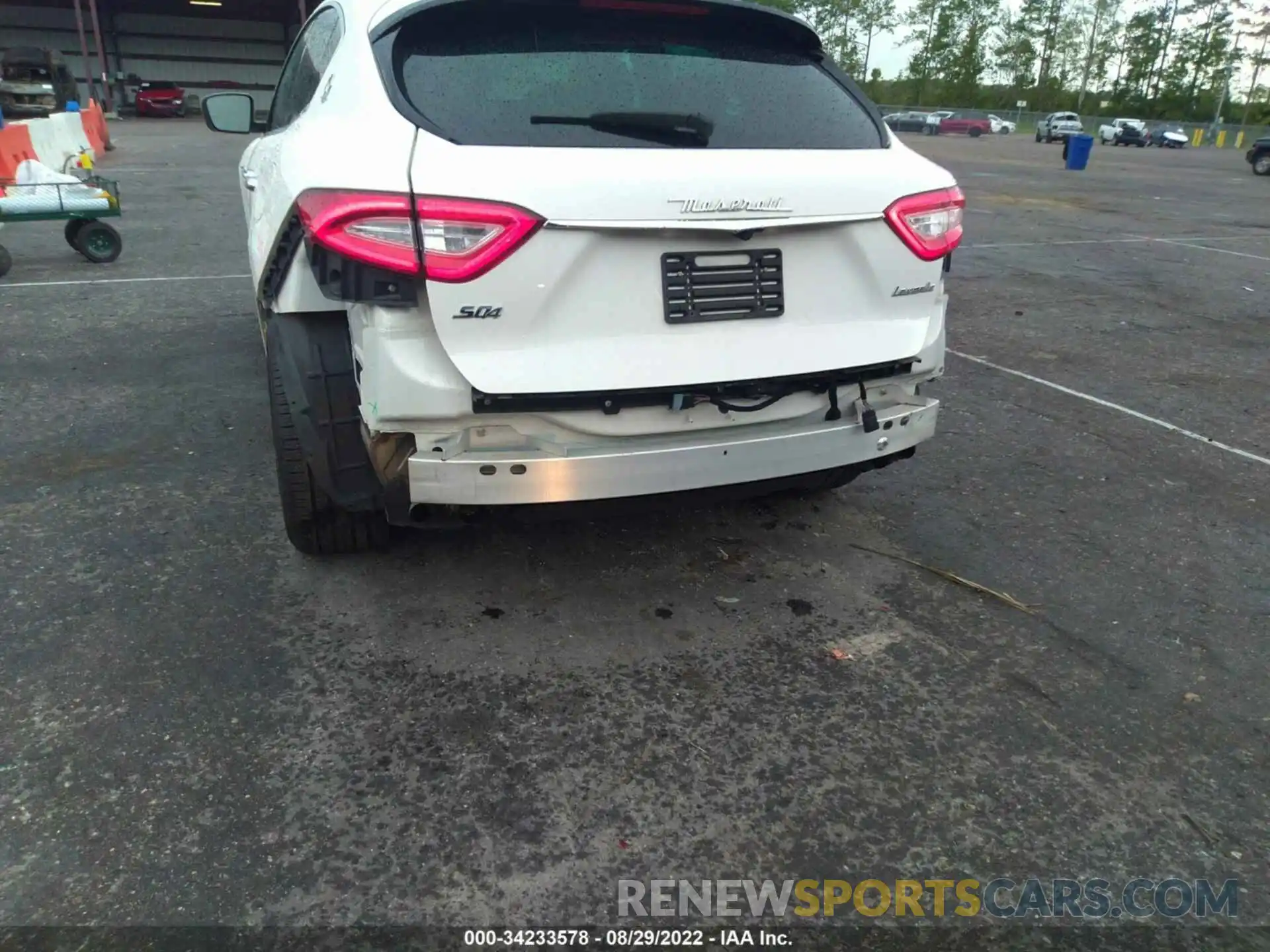 6 Photograph of a damaged car ZN661YUA1LX345136 MASERATI LEVANTE 2020